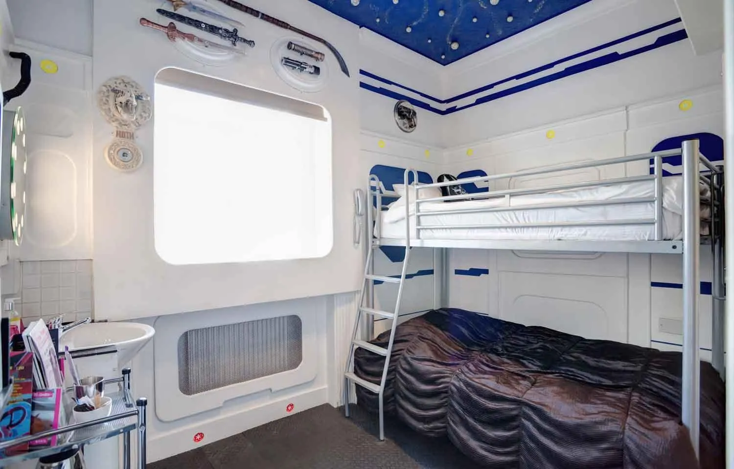 Bed in Hotel Pelirocco