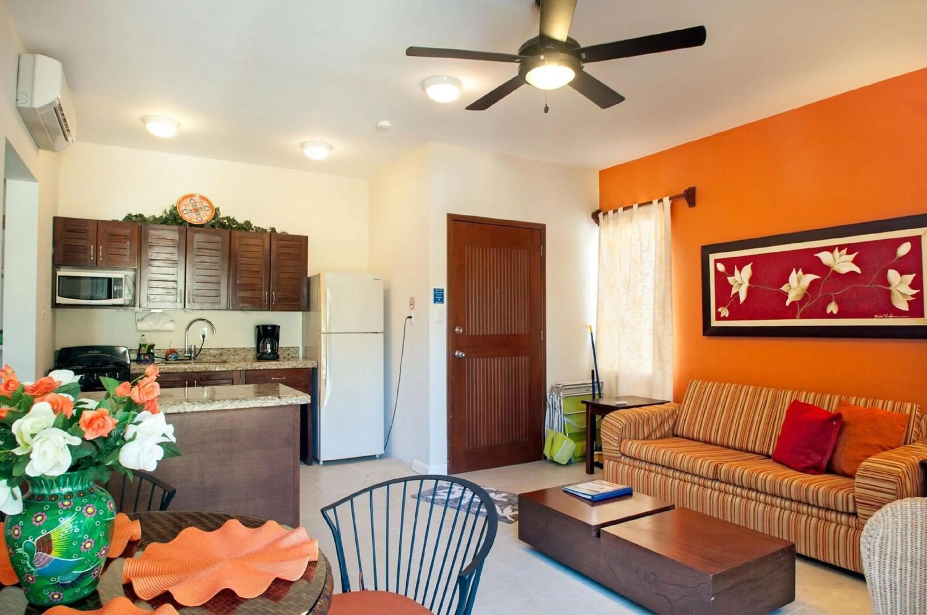 Kitchen or kitchenette in Abbey Del Sol - Beach-steps condos