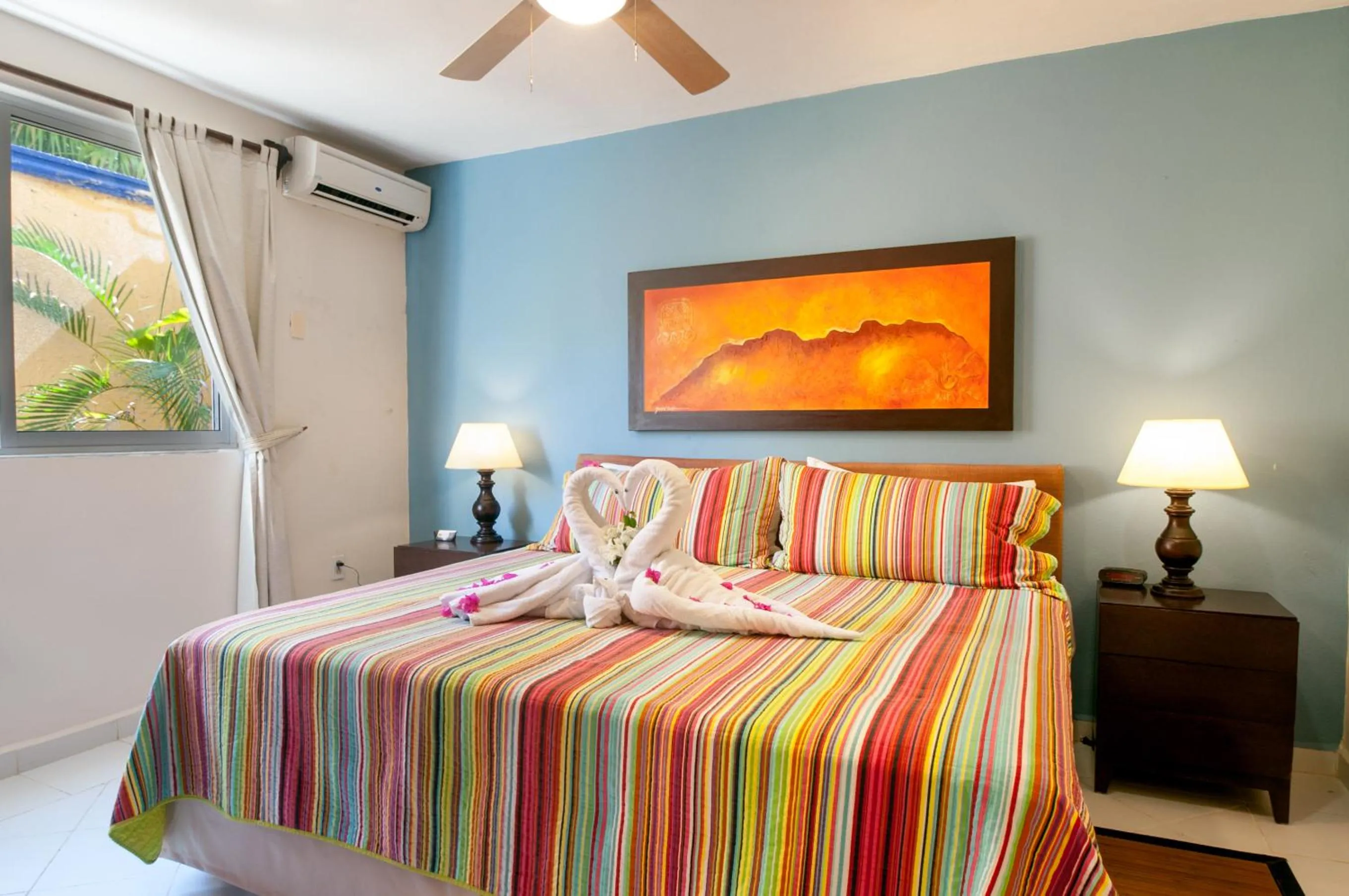 Bedroom, Bed in Abbey Del Sol - Beach-steps condos