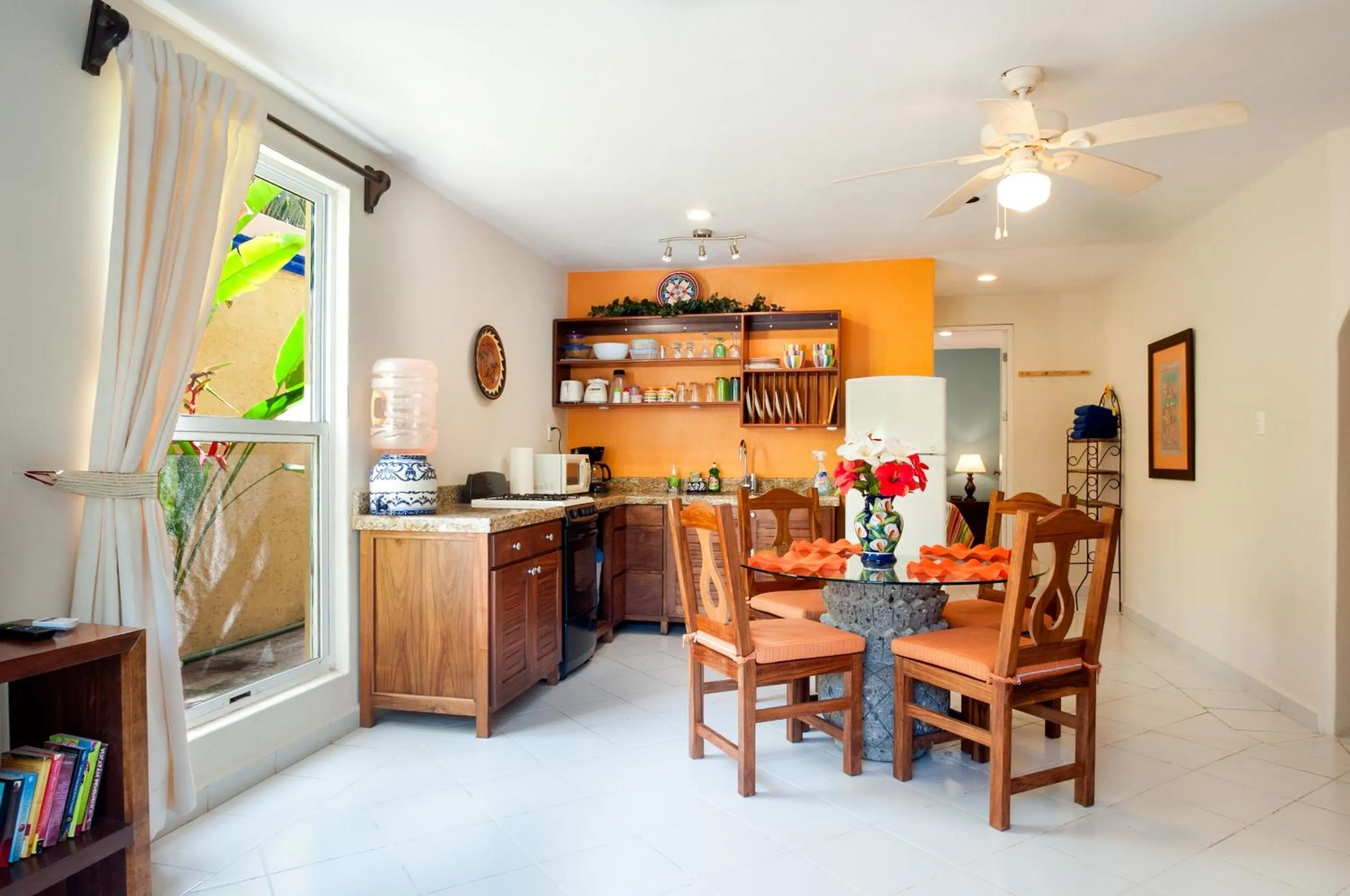 Kitchen or kitchenette in Abbey Del Sol - Beach-steps condos