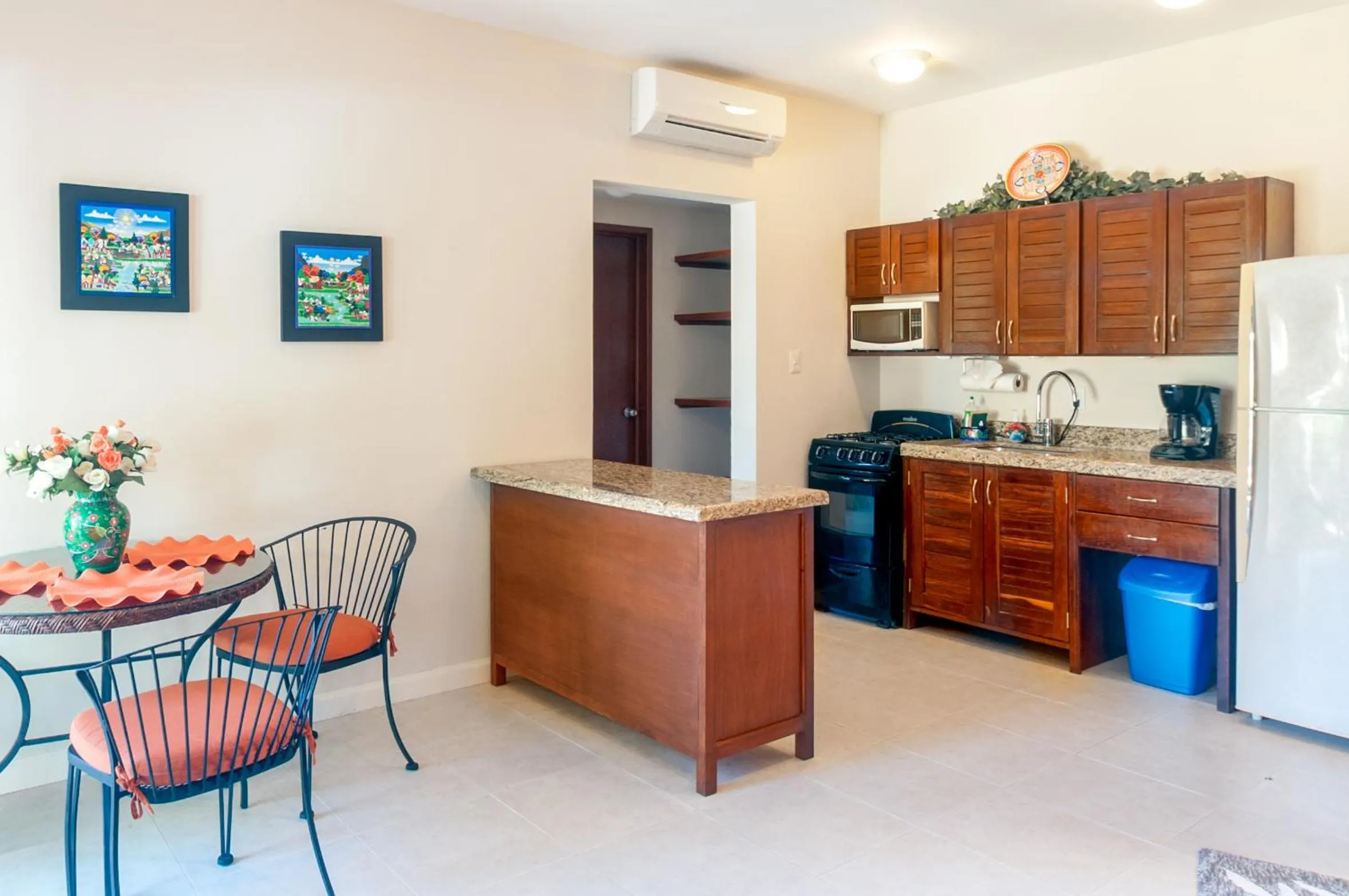 Coffee/tea facilities in Abbey Del Sol - Beach-steps condos