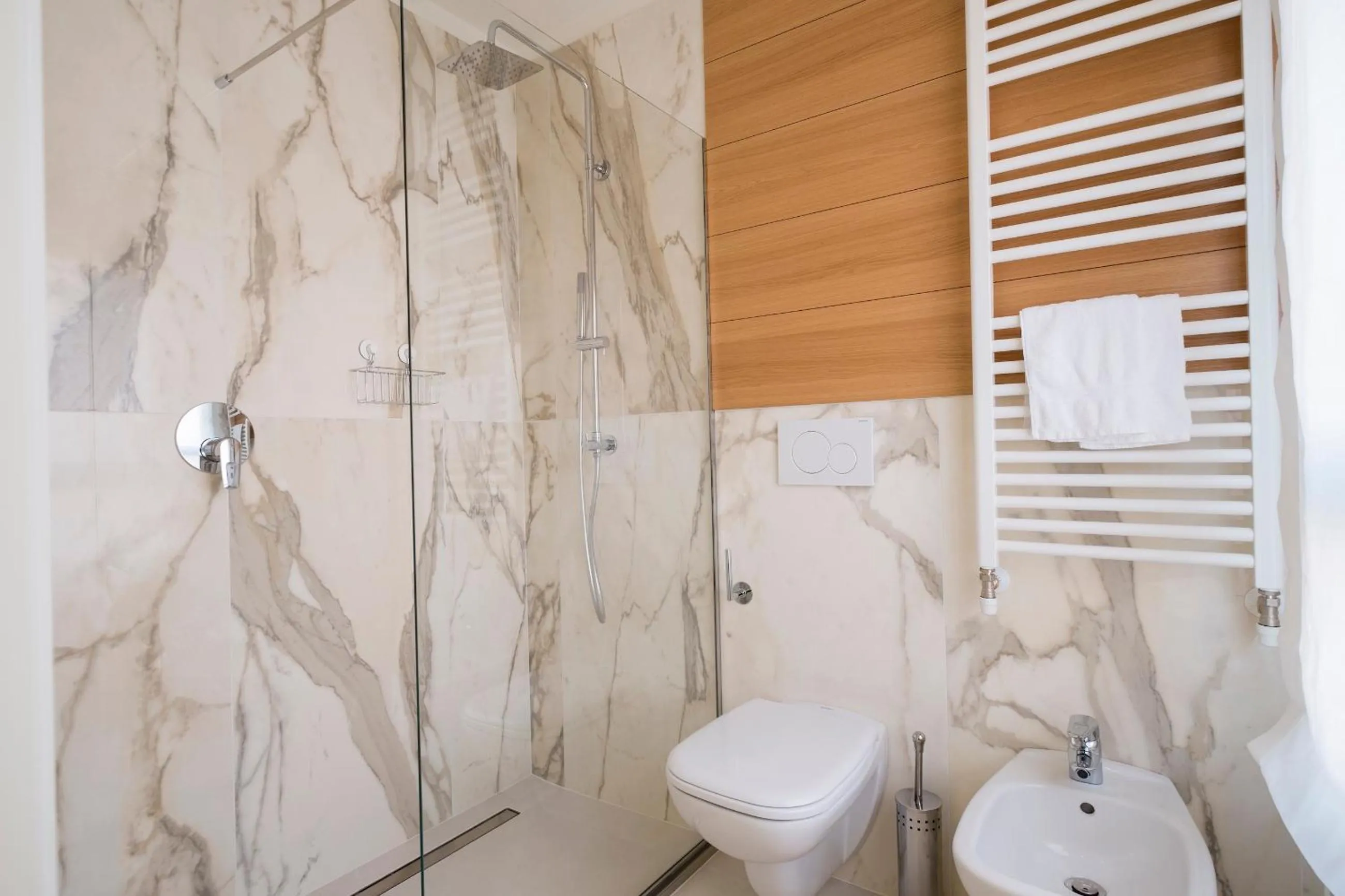 Bathroom in Metropol Ceccarini Suite - Luxury apartments