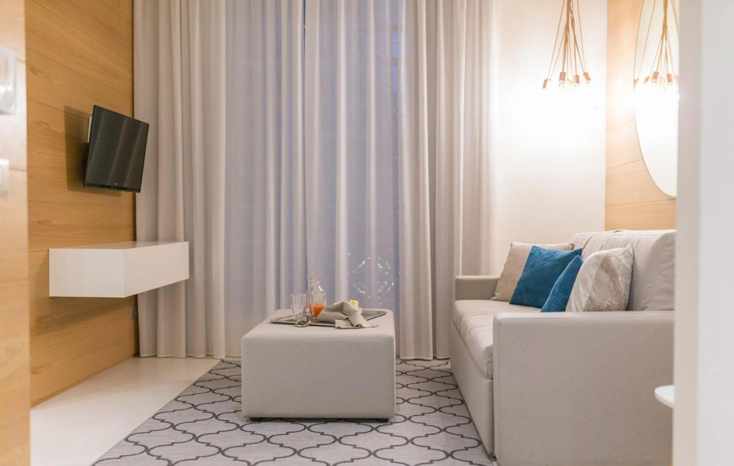 Guests in Metropol Ceccarini Suite - Luxury apartments