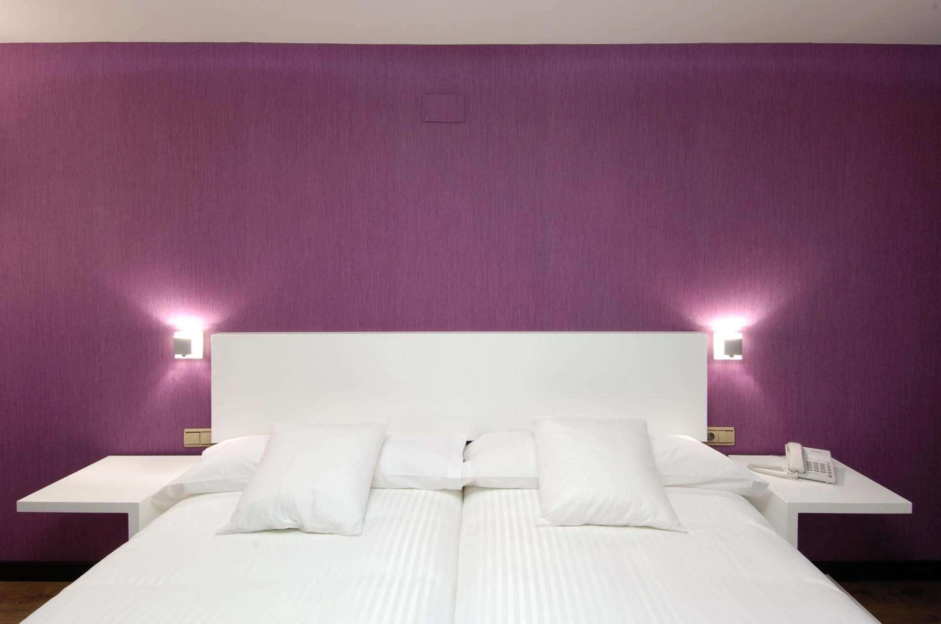 Photo of the whole room, Bed in Hotel Cienbalcones