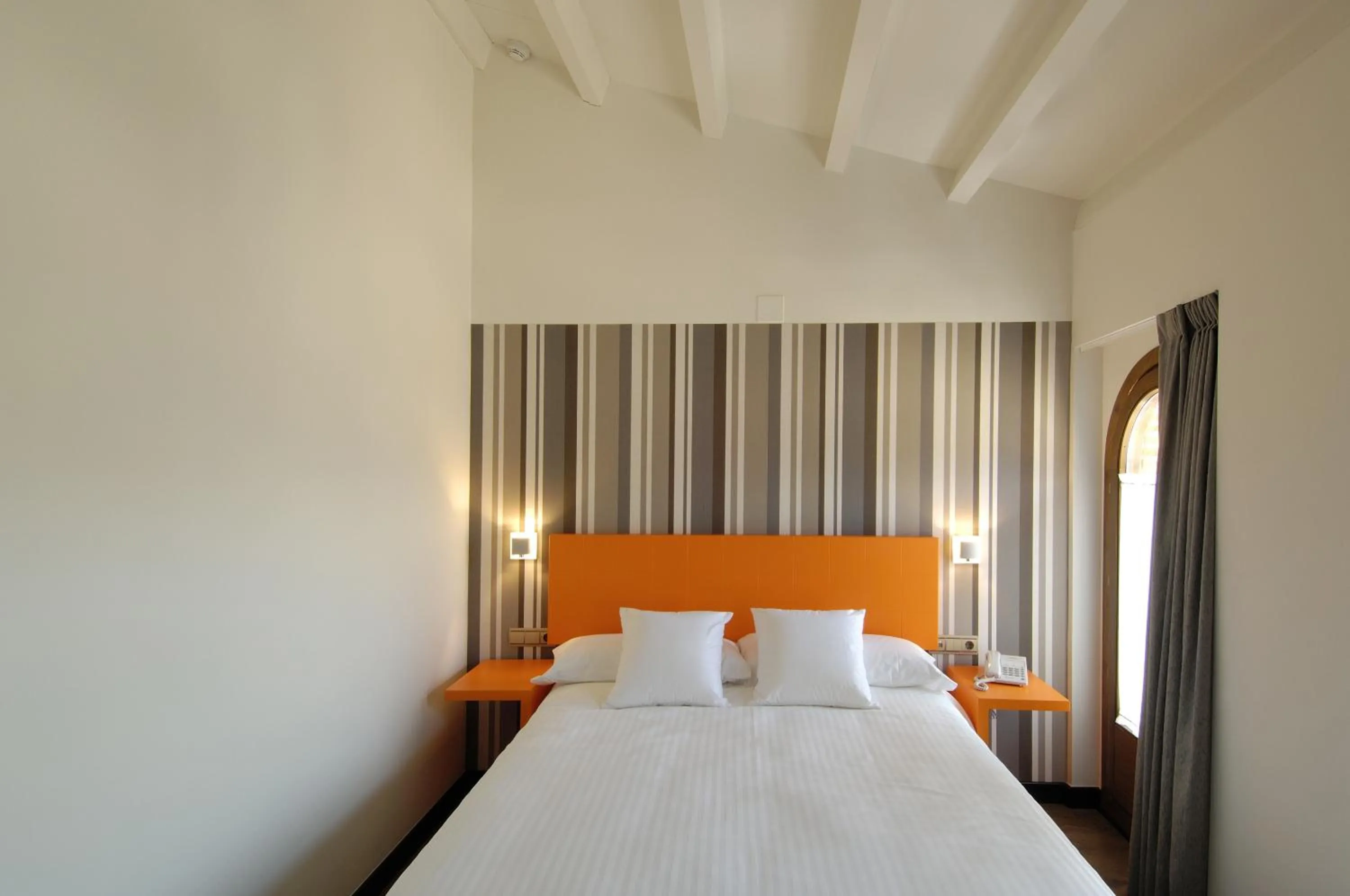 Photo of the whole room, Bed in Hotel Cienbalcones