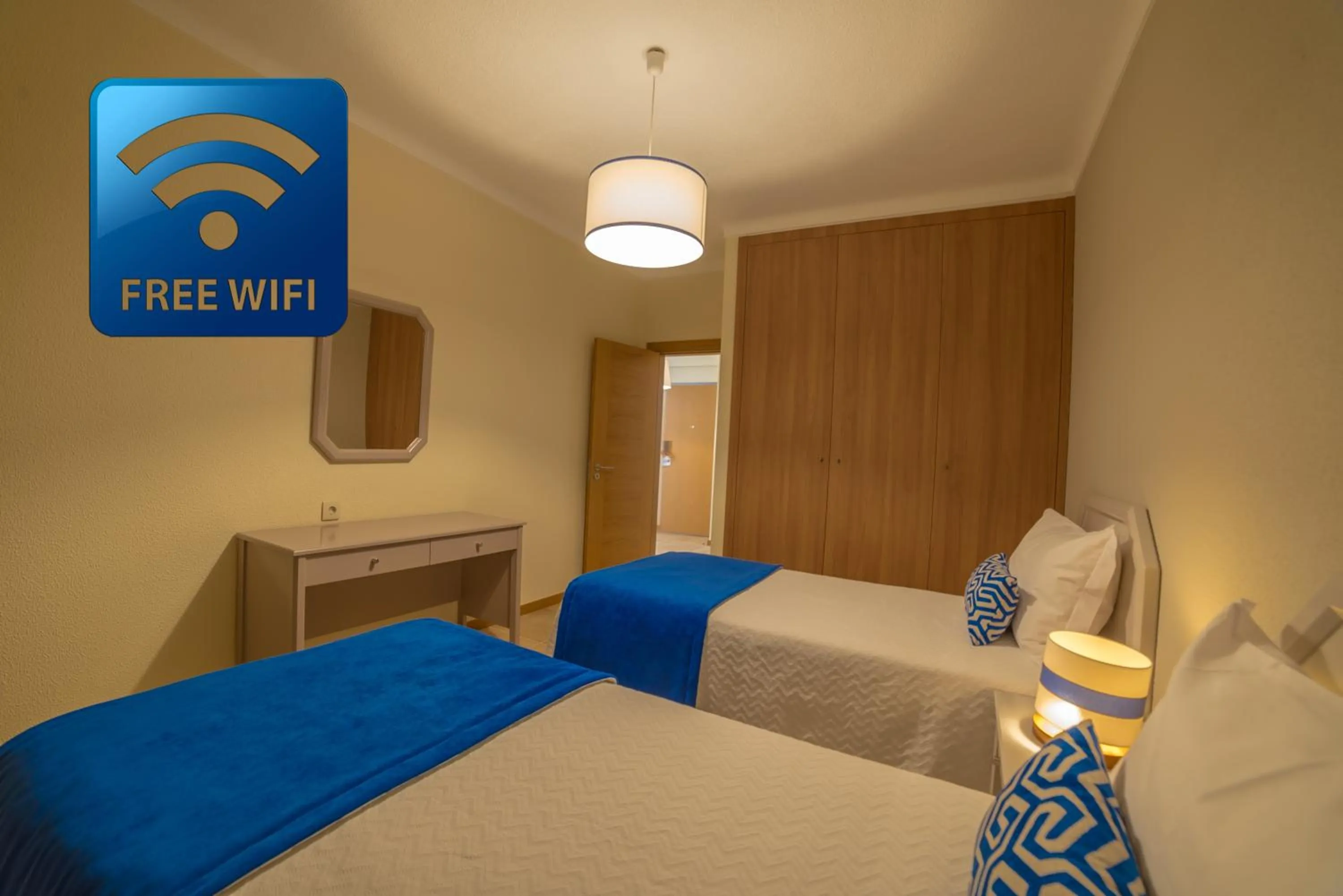 Photo of the whole room in Flor Da Rocha