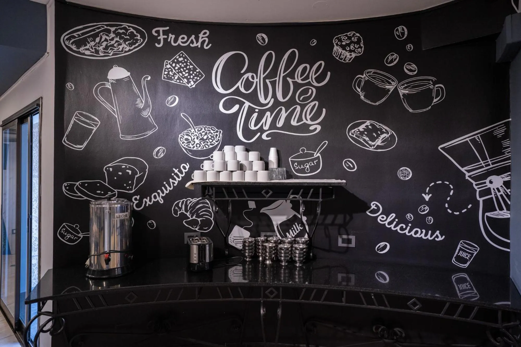 Coffee/tea facilities in Hotel Marilian