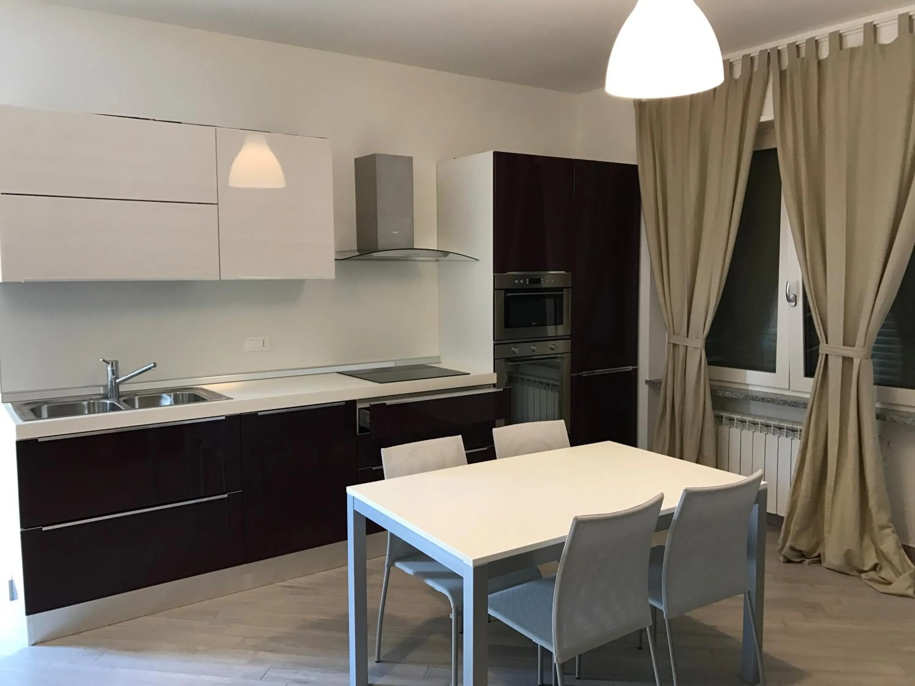 Kitchen or kitchenette in Home Hotel