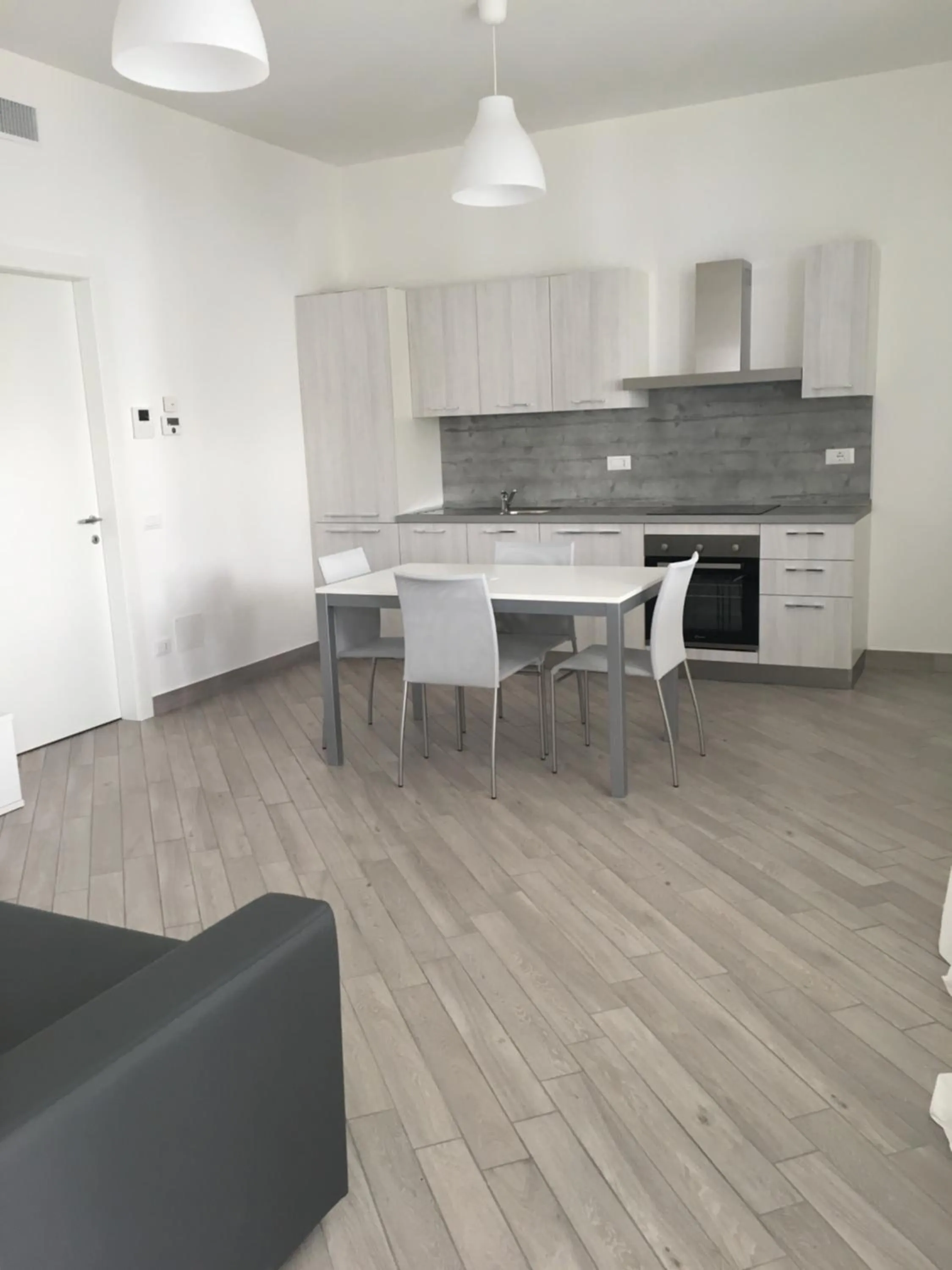 Kitchen or kitchenette in Home Hotel