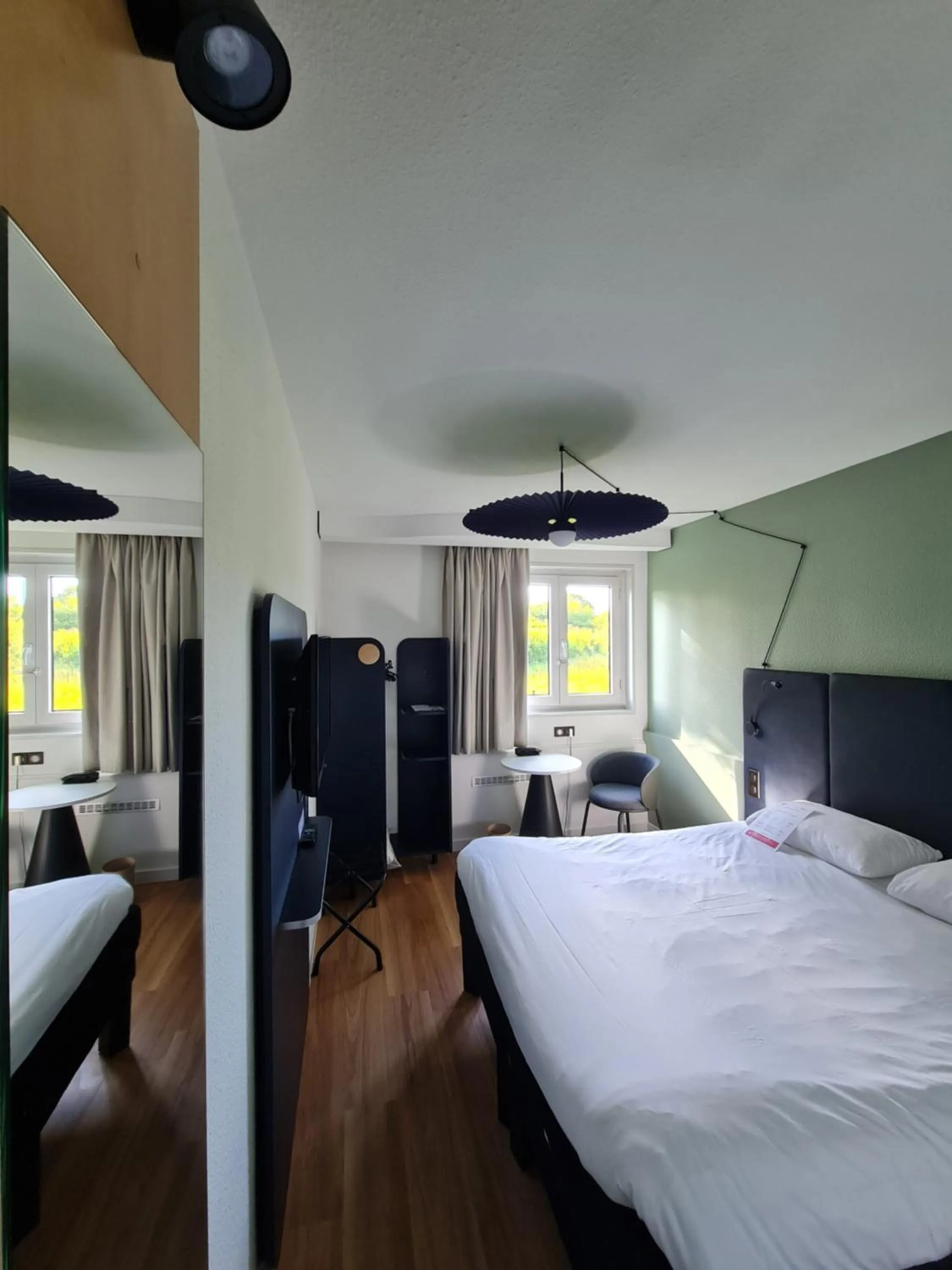 Bedroom, Bed in ibis Vannes