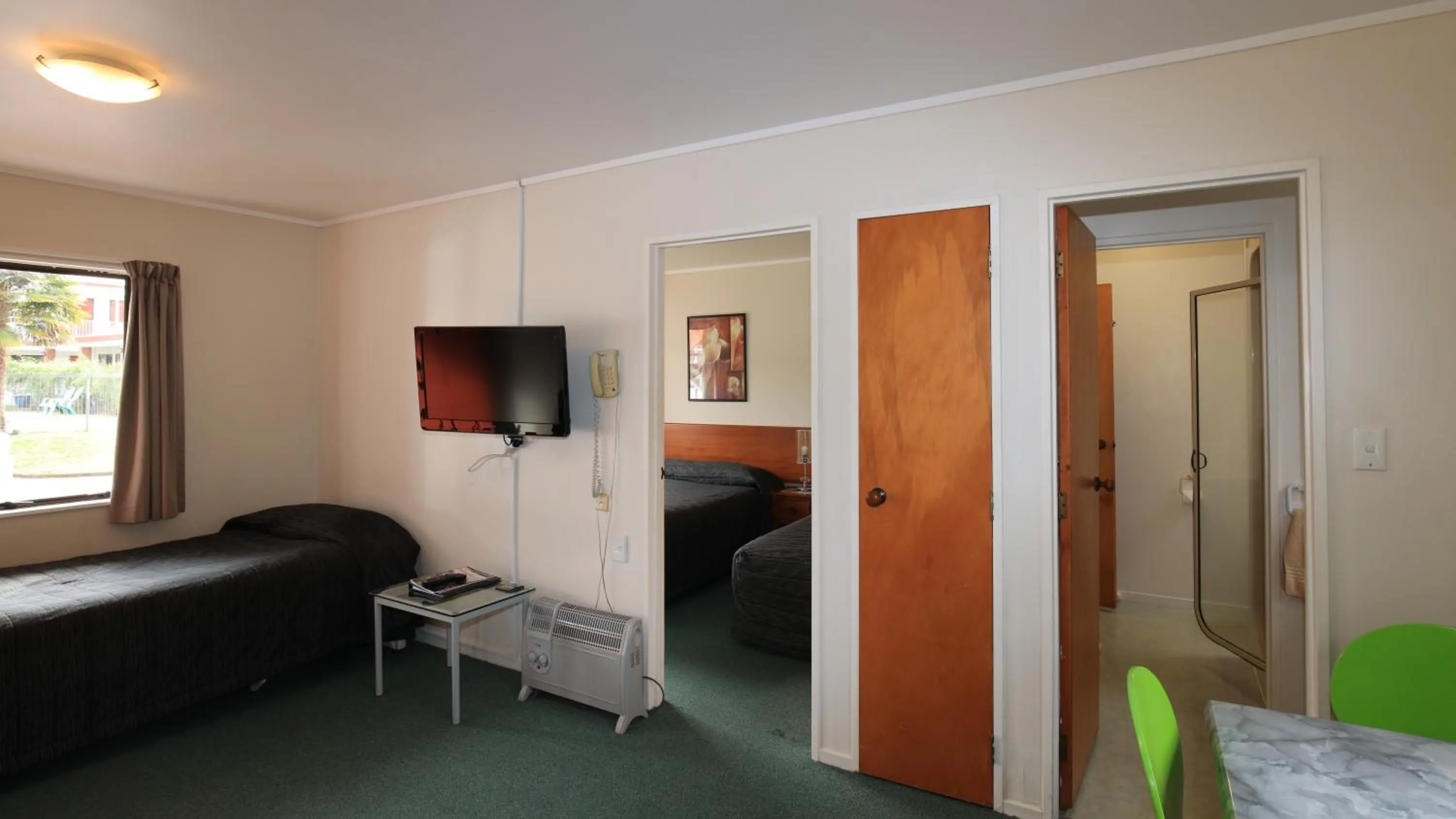 Bed in Bk's Counties Motor Lodge