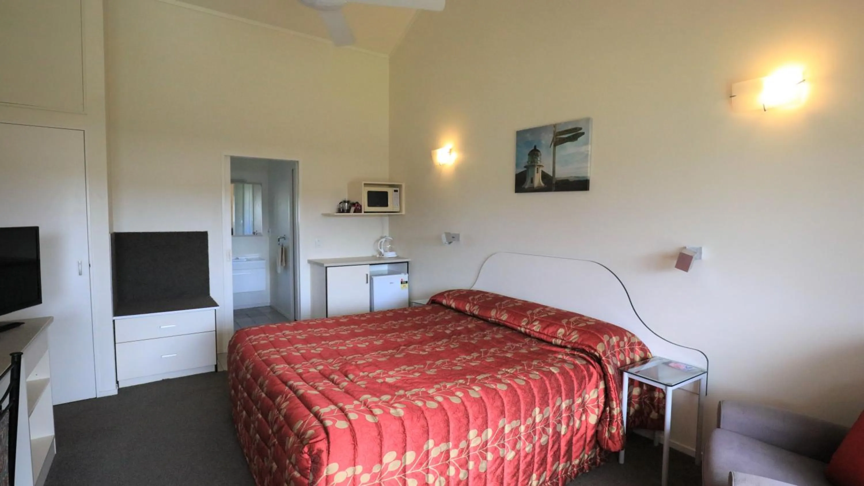 Bed in Bk's Counties Motor Lodge