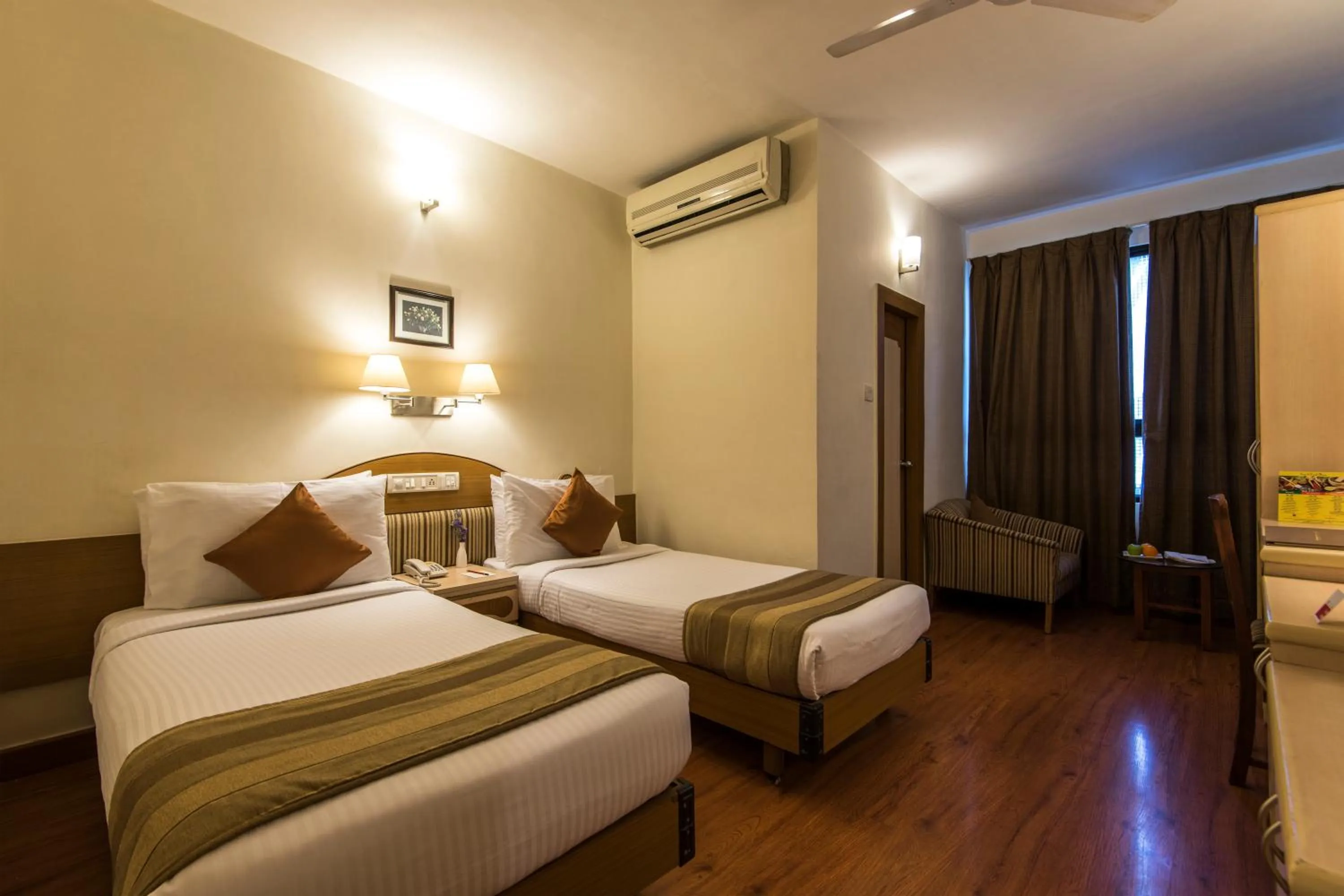 Bed in Hotel Park Central Koregaon Park