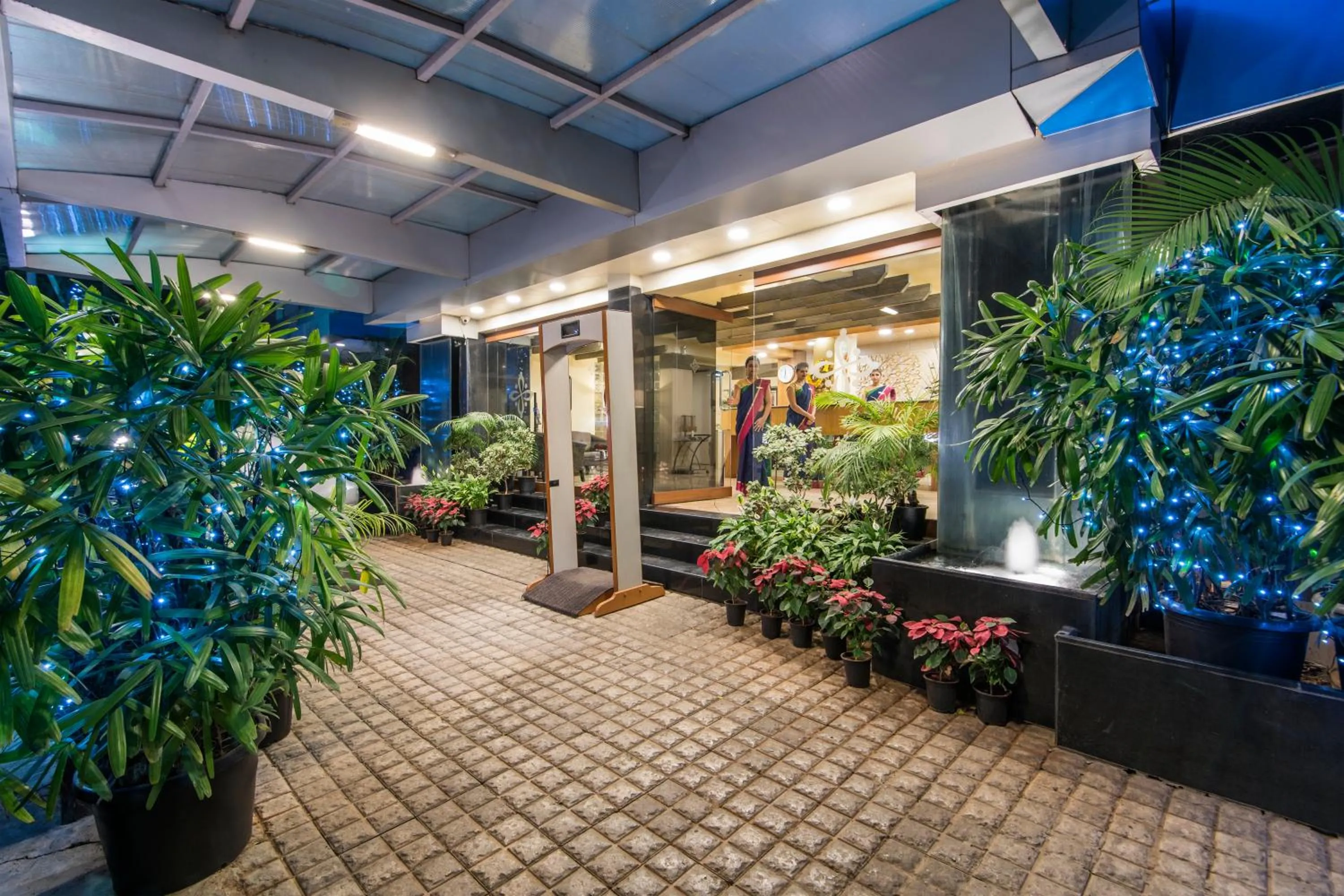 Facade/entrance in Hotel Park Central Koregaon Park