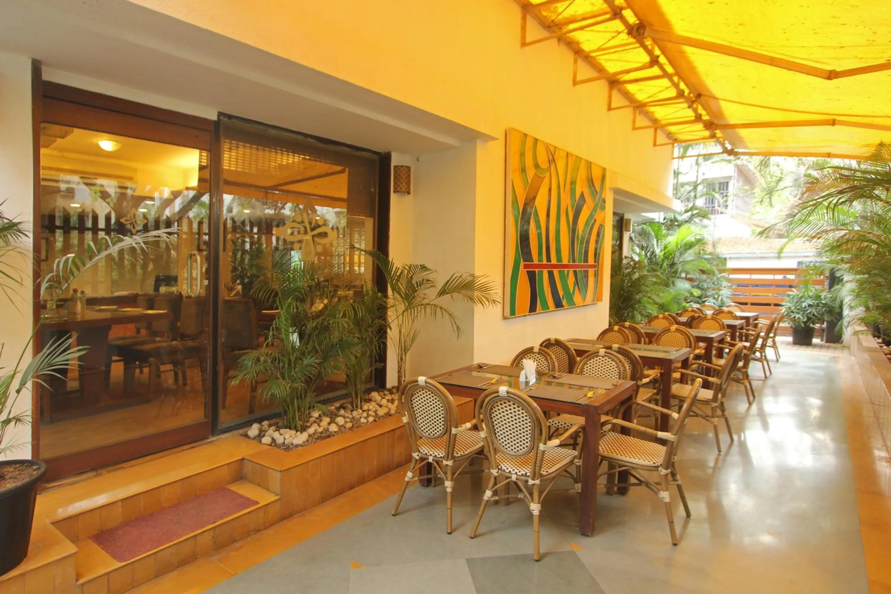 Restaurant/places to eat in Hotel Park Central Koregaon Park