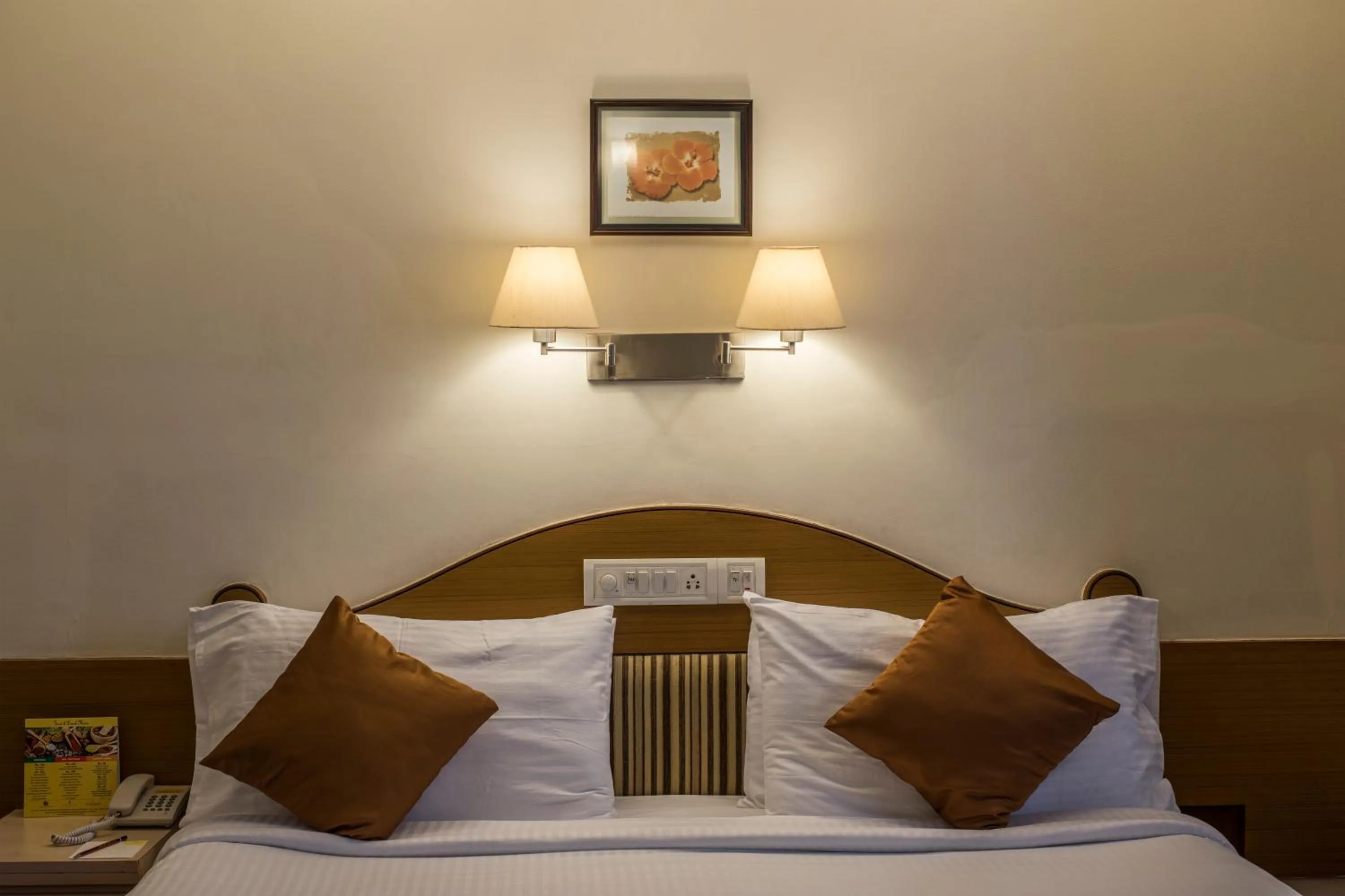 Bed in Hotel Park Central Koregaon Park