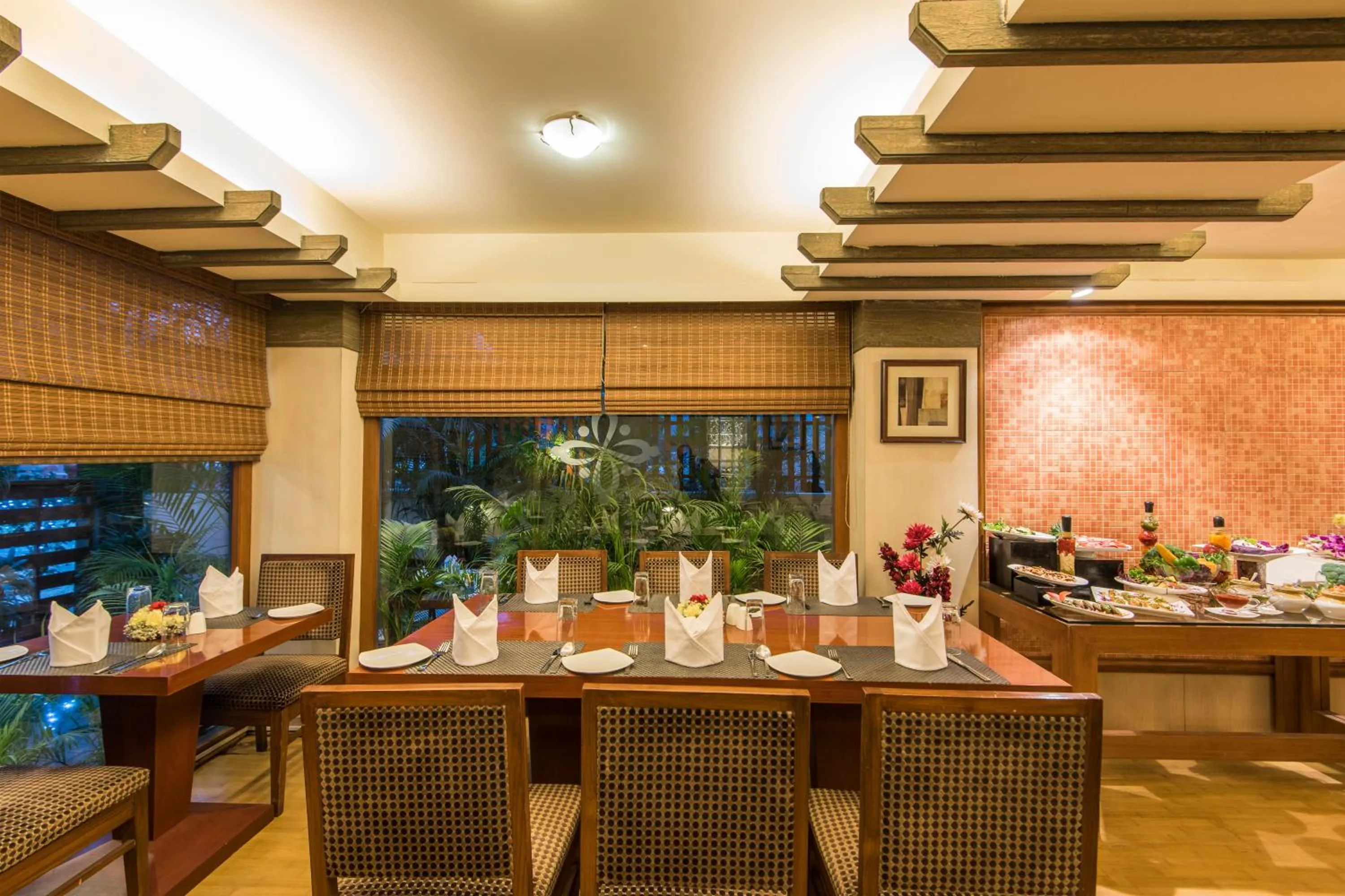 Restaurant/places to eat in Hotel Park Central Koregaon Park