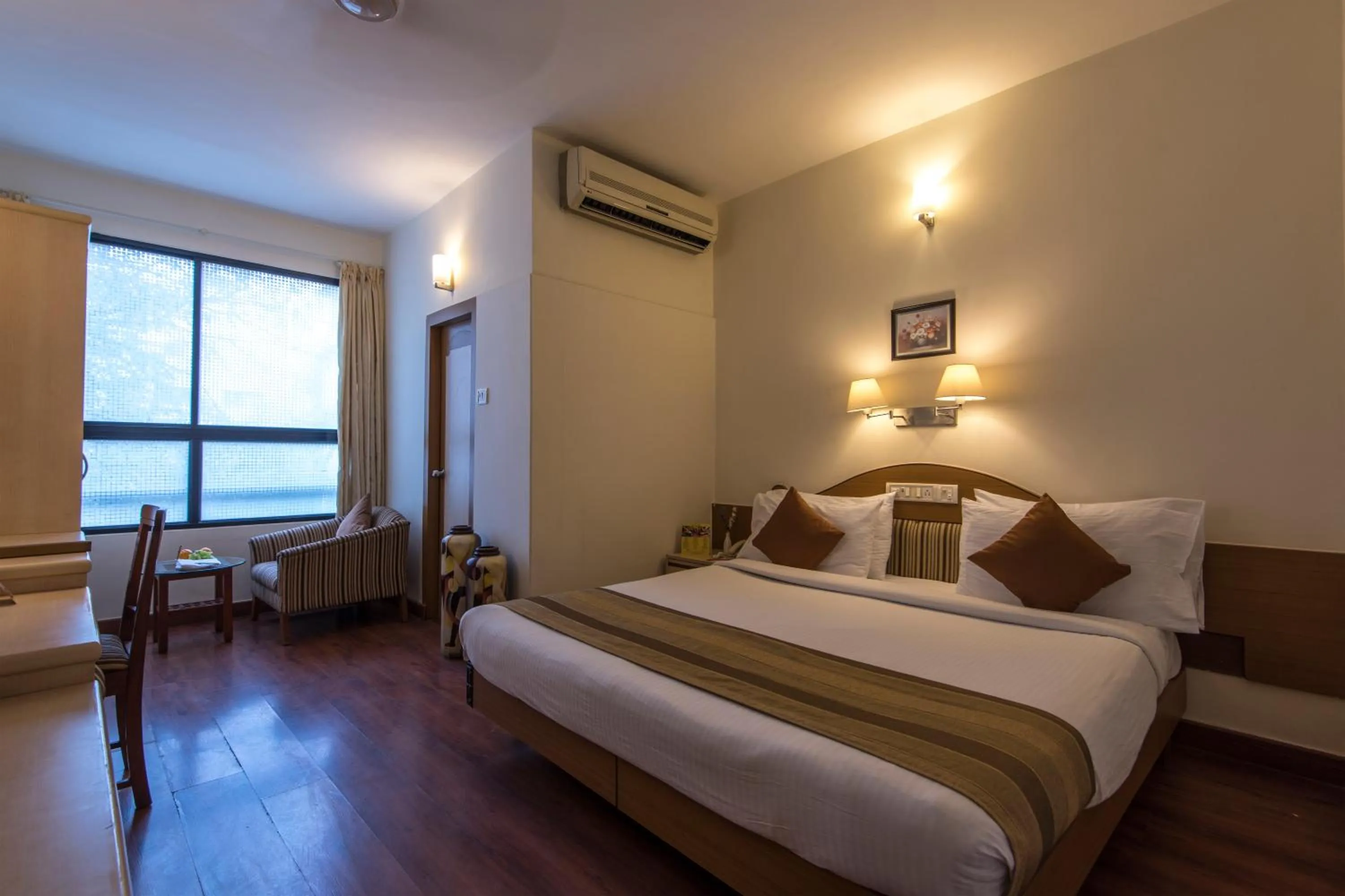 Bed in Hotel Park Central Koregaon Park