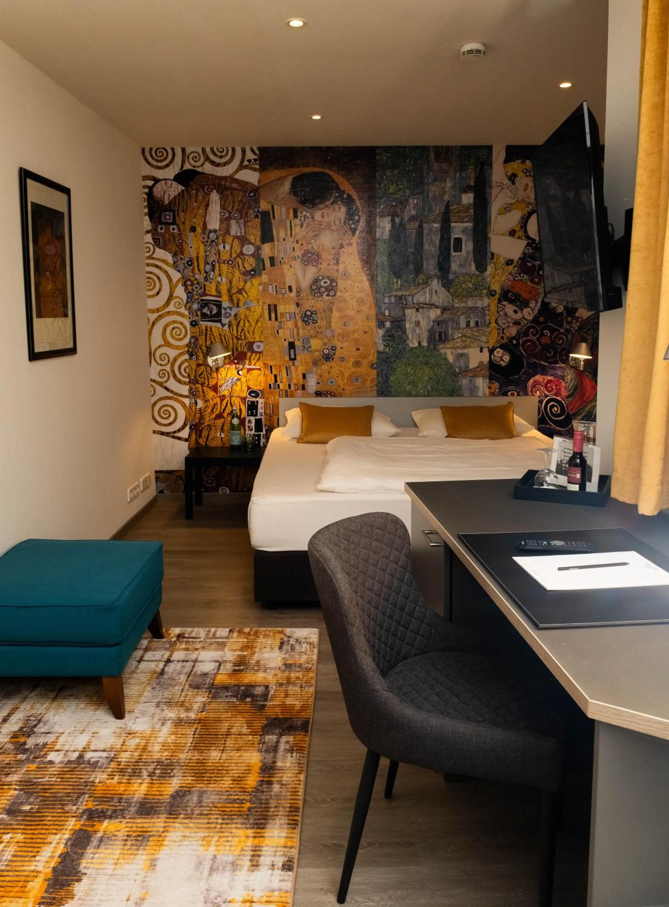 Bed in Hotel Ottheinrich