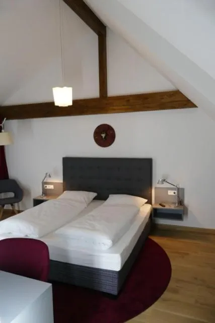Bed in Hotel Ottheinrich