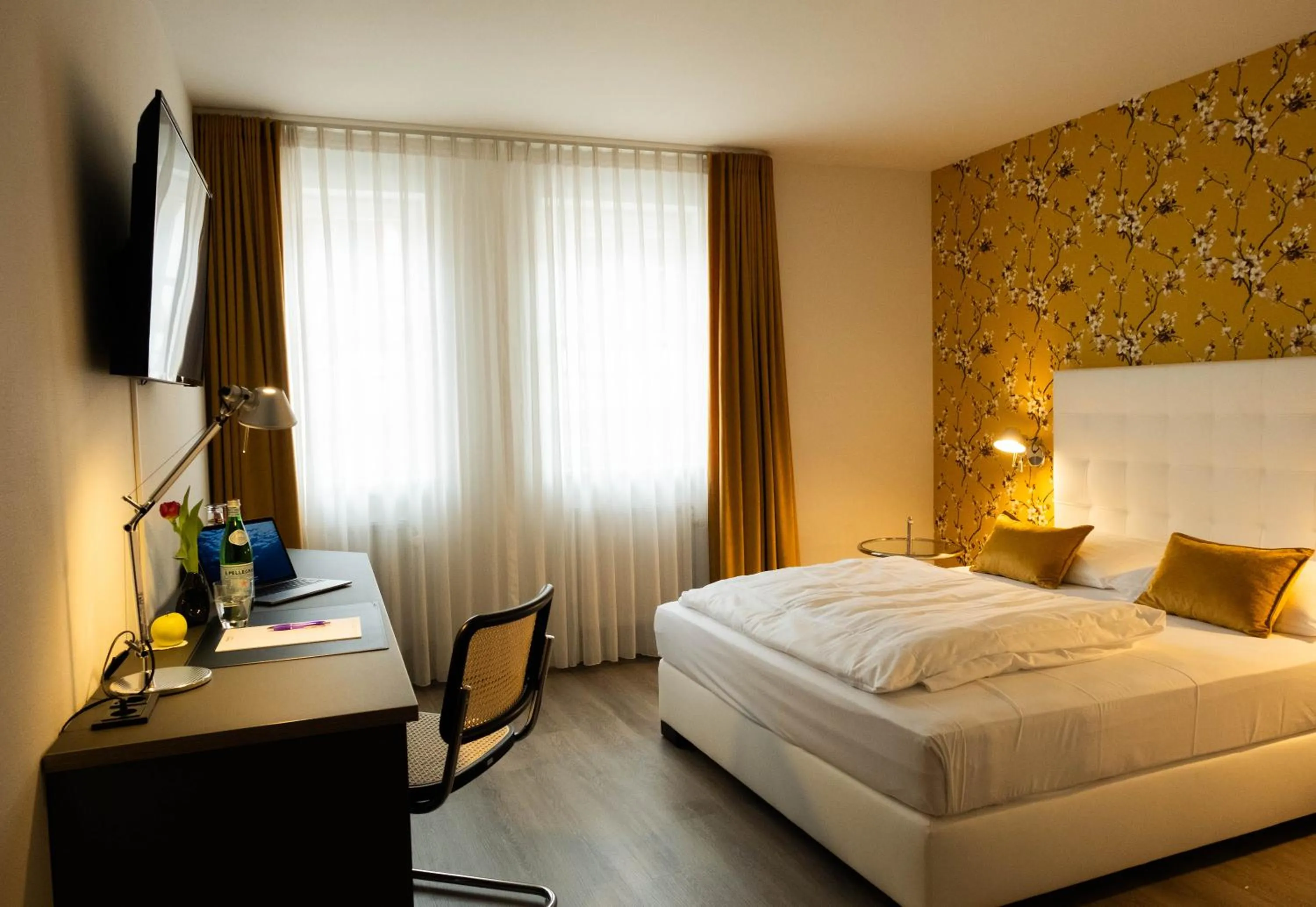 Bed in Hotel Ottheinrich