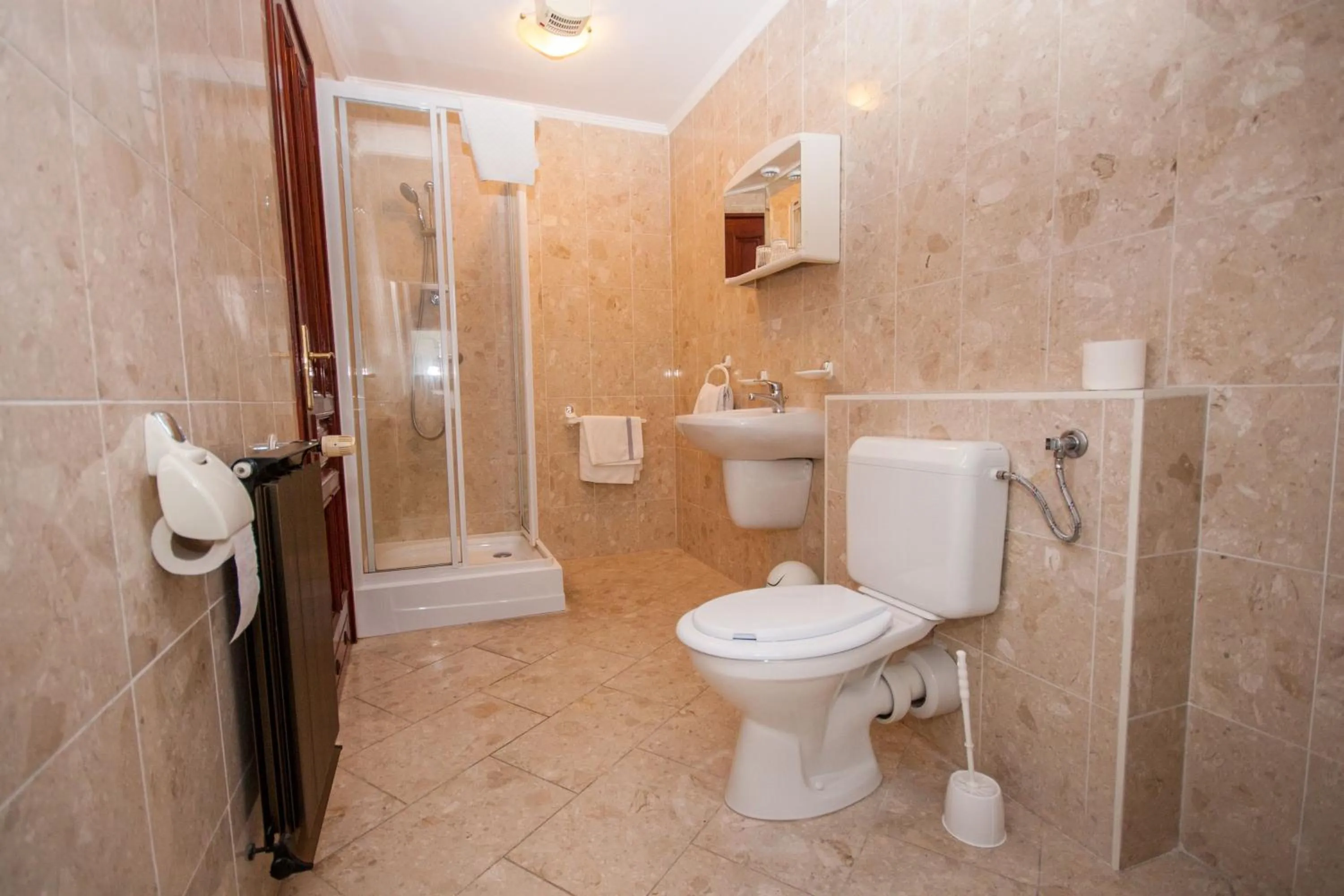 Bathroom in Korona Pension and Restaurant