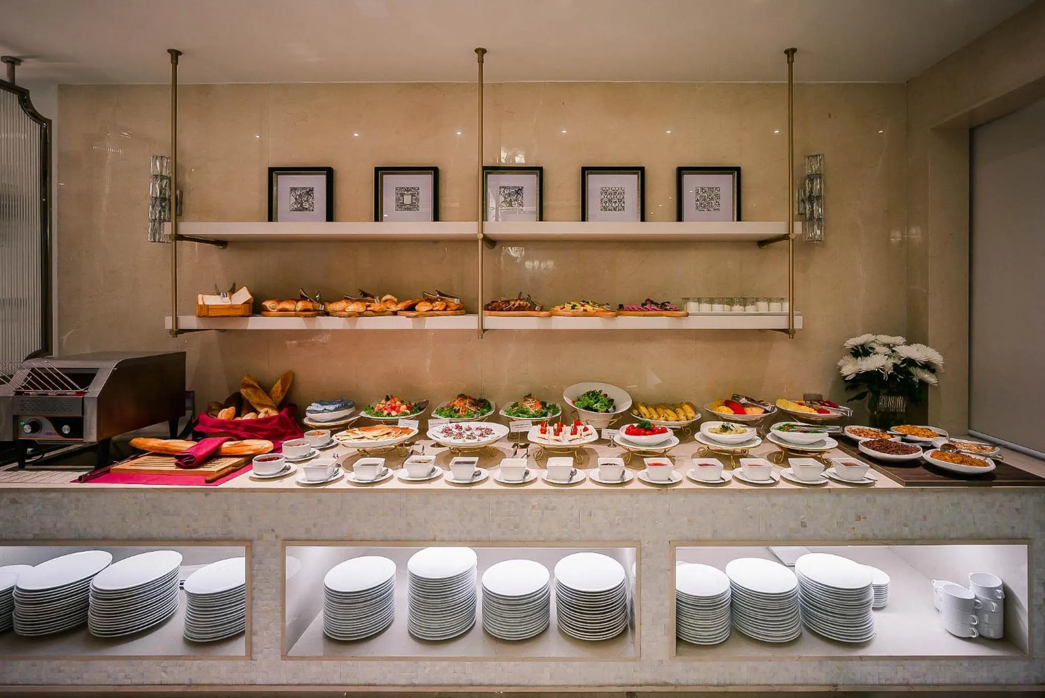 Kitchen or kitchenette in Le Jardin Hotel Haute Couture