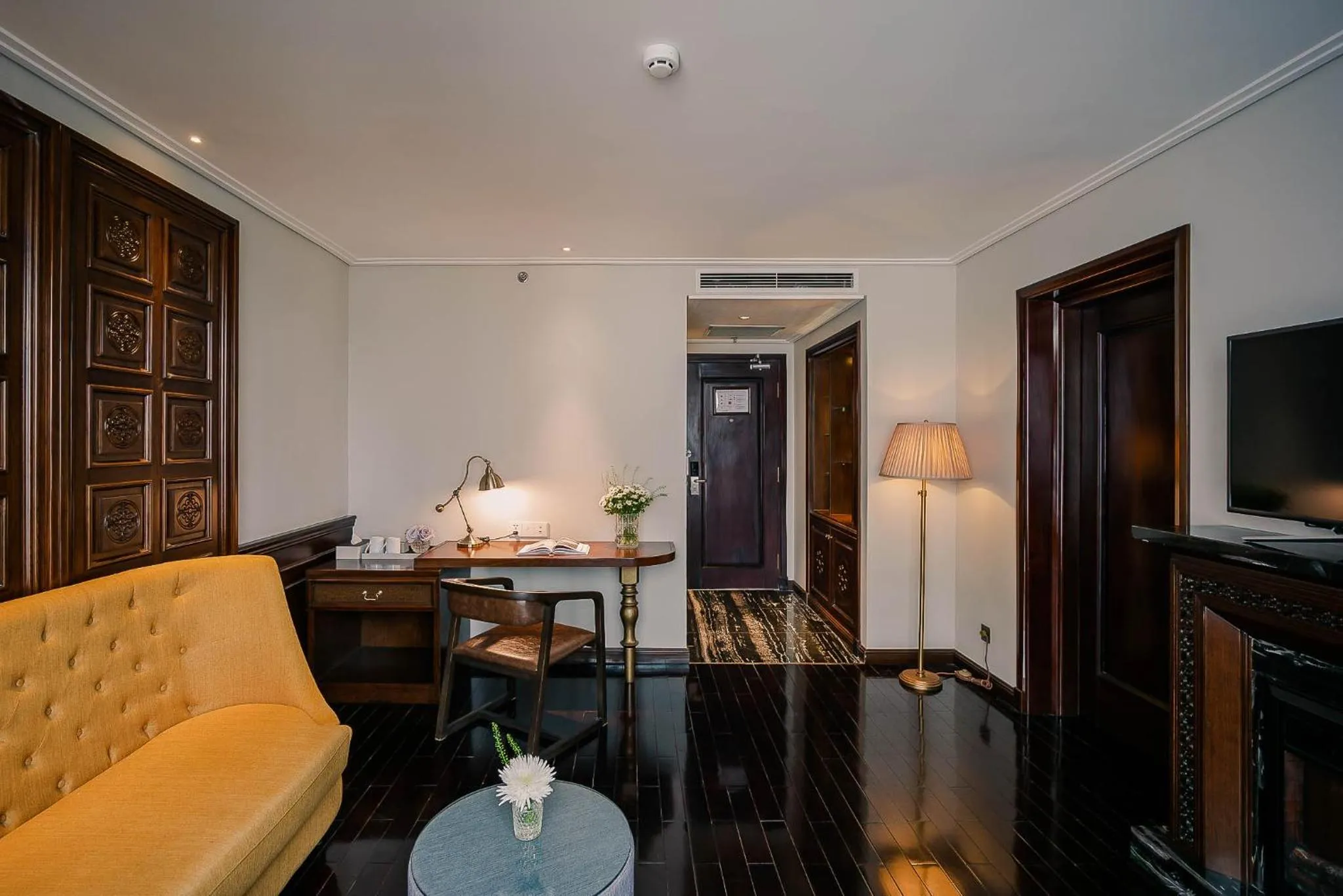 TV and multimedia in Le Jardin Hotel Haute Couture