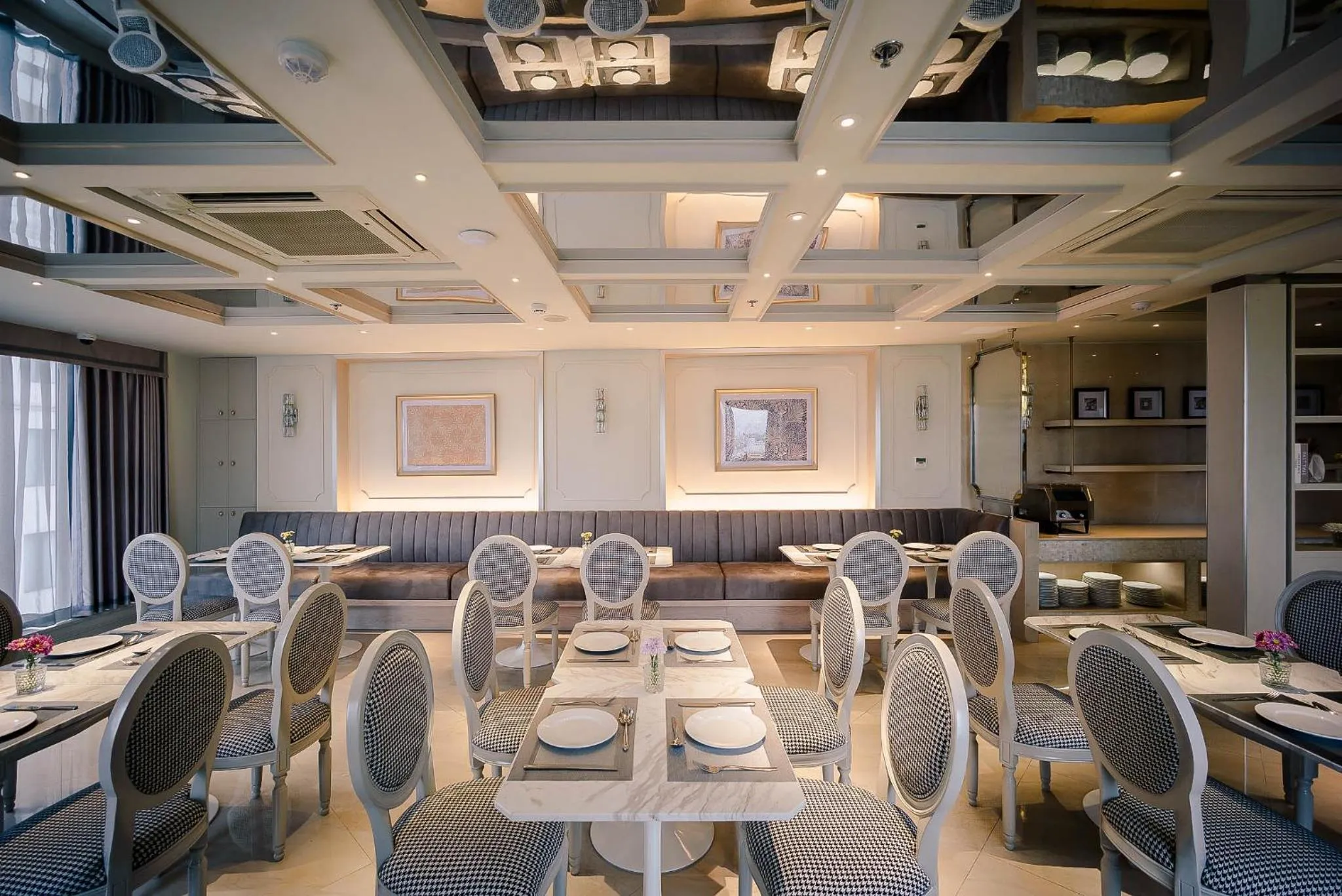 Restaurant/places to eat in Le Jardin Hotel Haute Couture