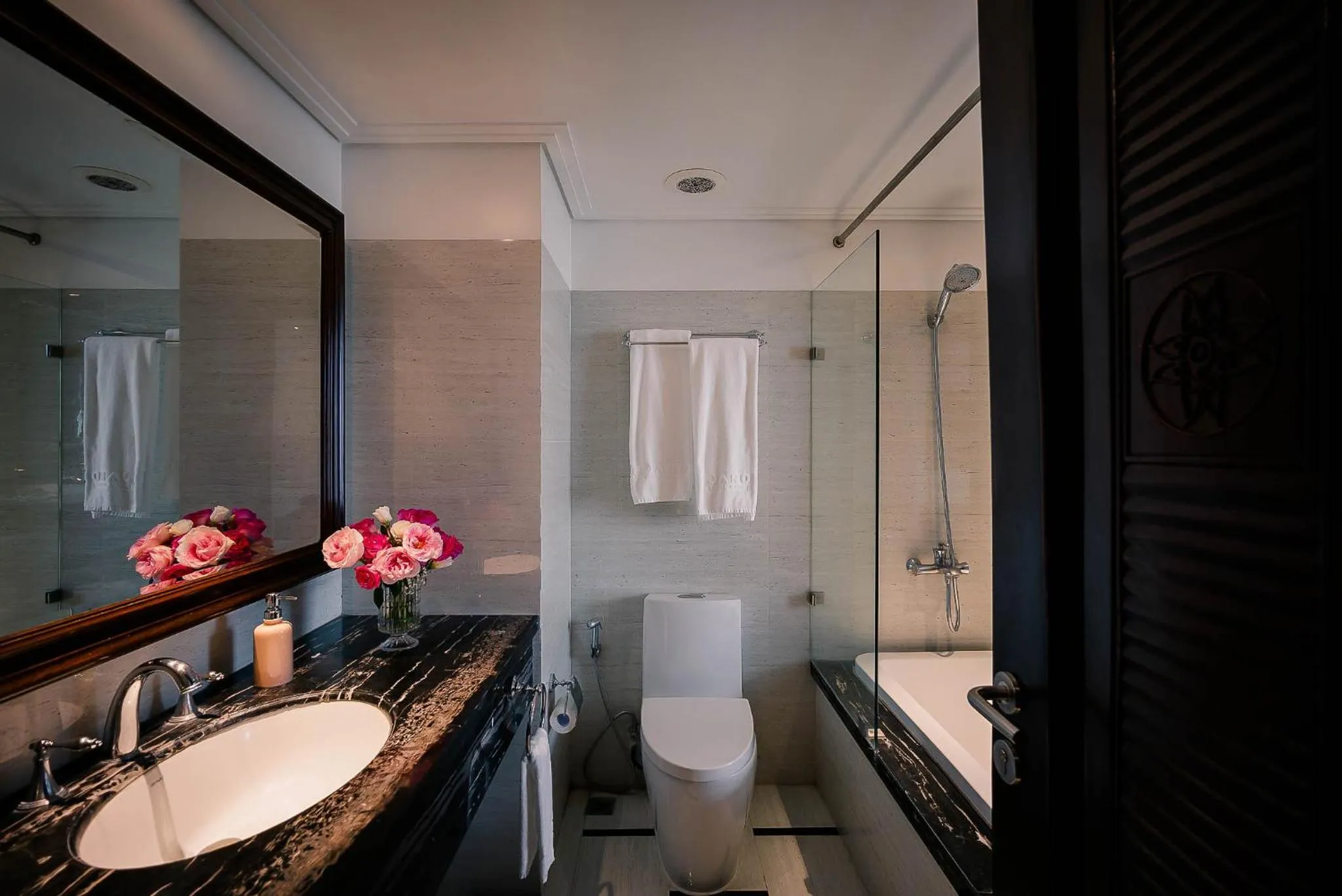 Shower in Le Jardin Hotel Haute Couture