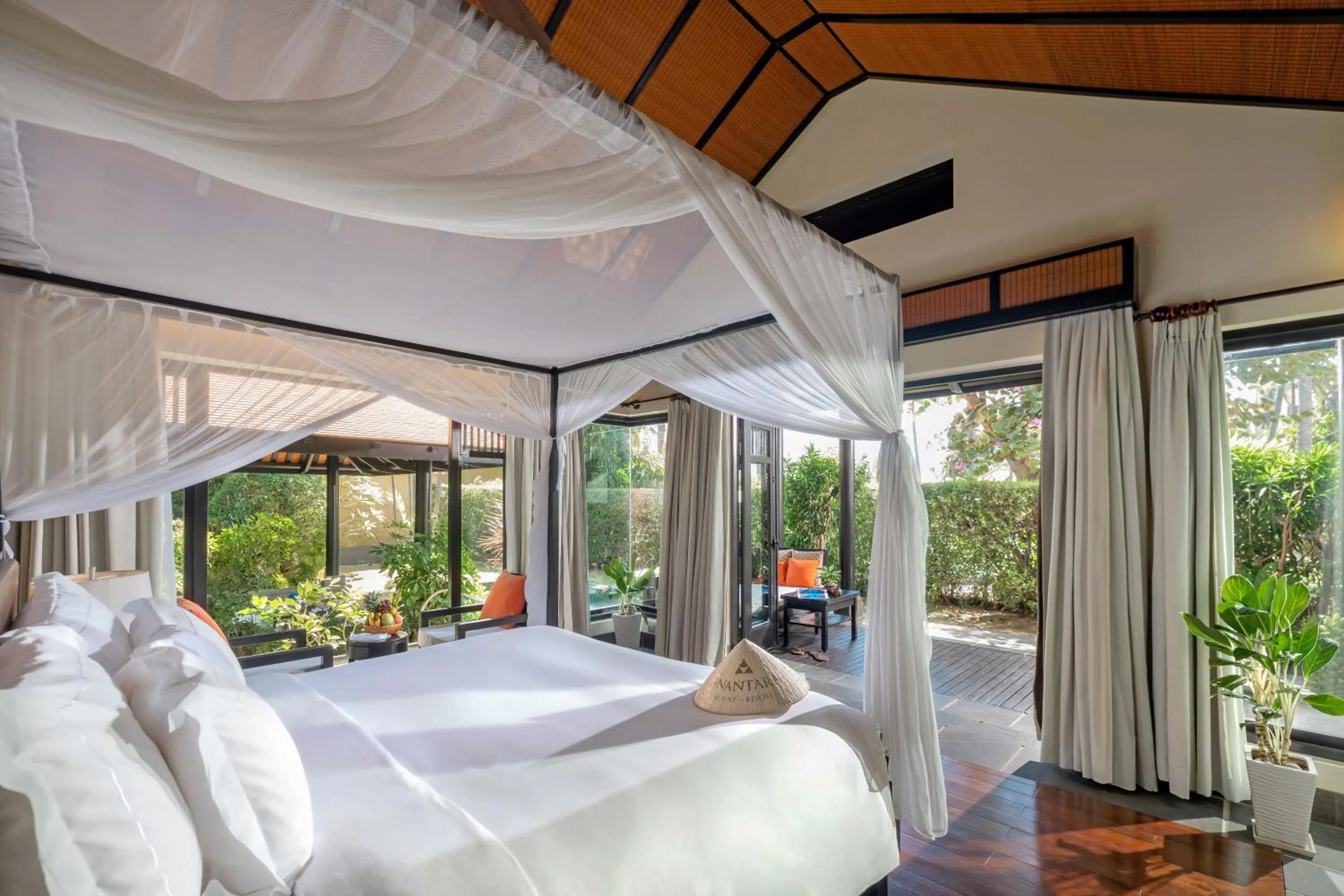Living room, Bed in Anantara Mui Ne Resort
