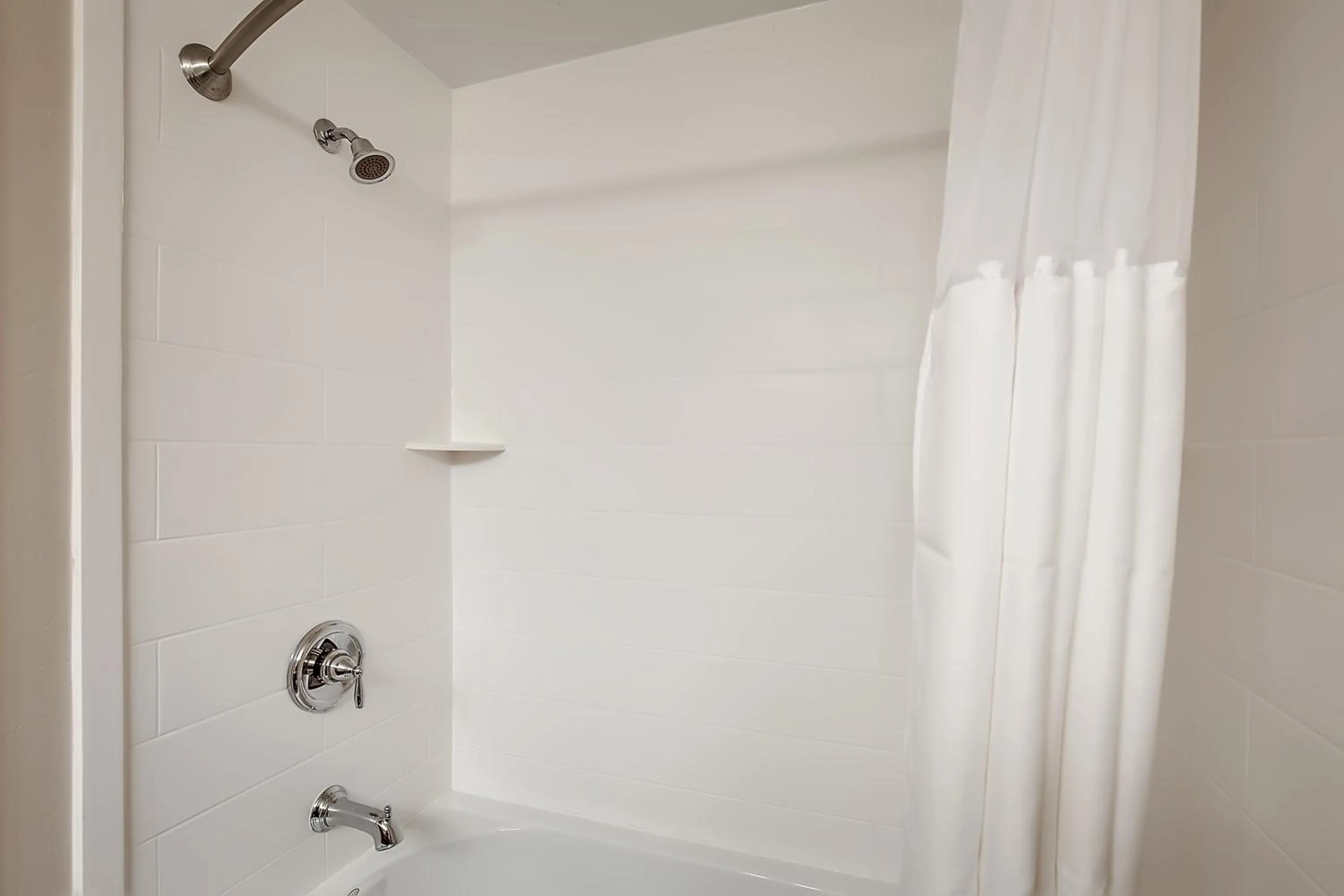 Shower in Third Street Inn