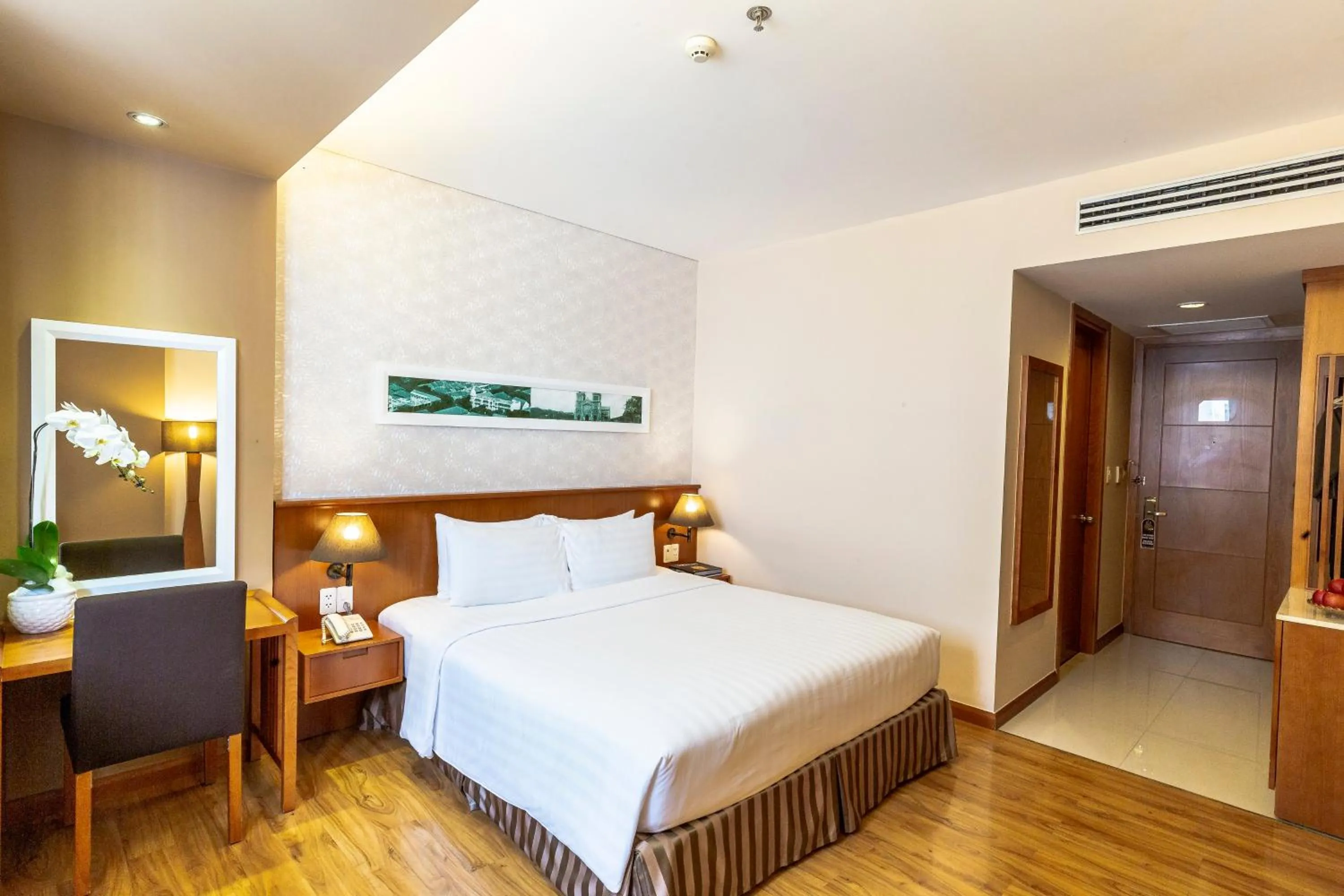 Photo of the whole room, Bed in Saigon Hotel