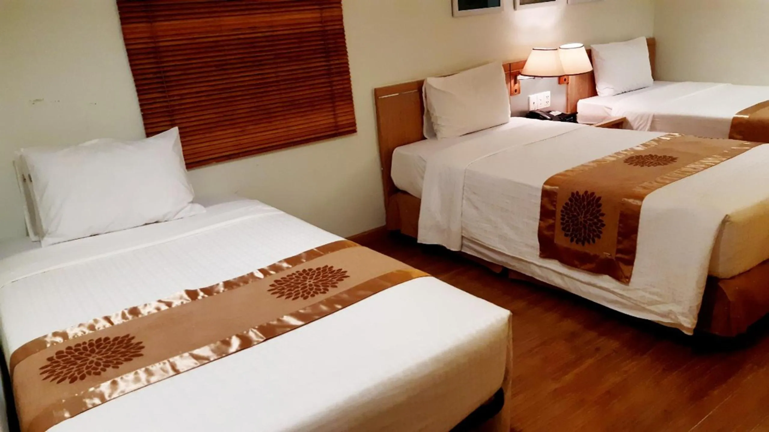 Bedroom, Bed in Vien Dong Hotel - Near Bui Vien Walking Street