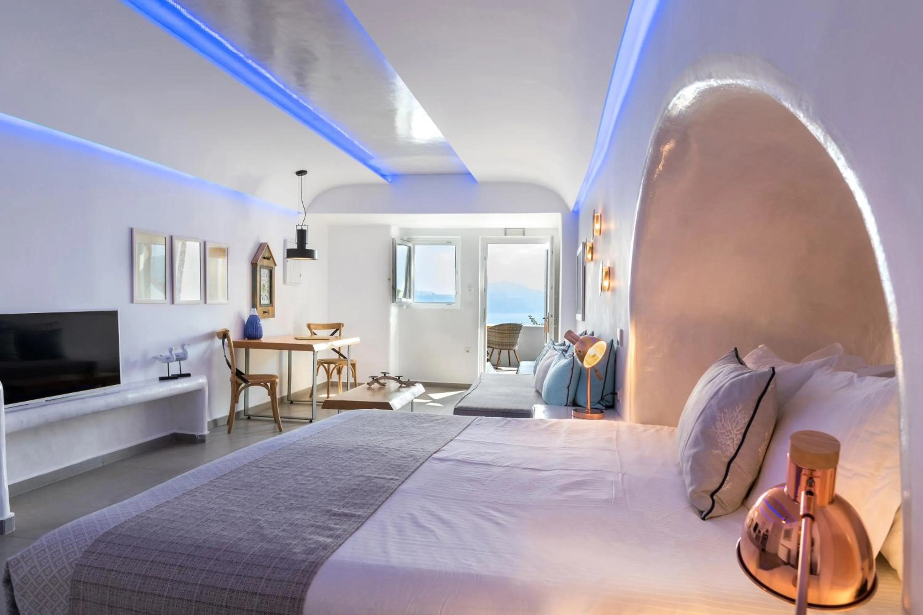 Seating area, Bed in Secret Legend Suites