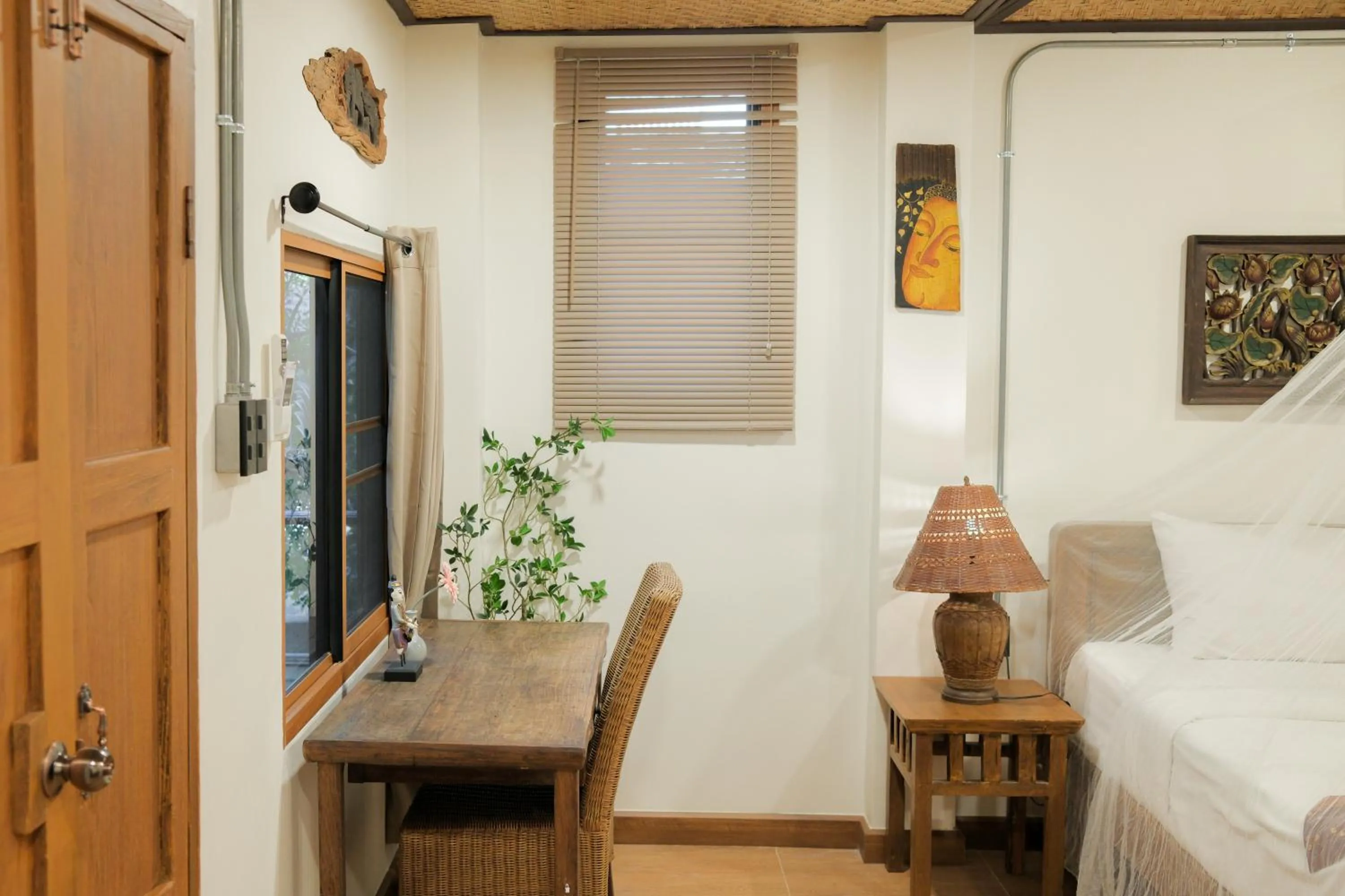 Seating area, Bed in Buri Gallery House