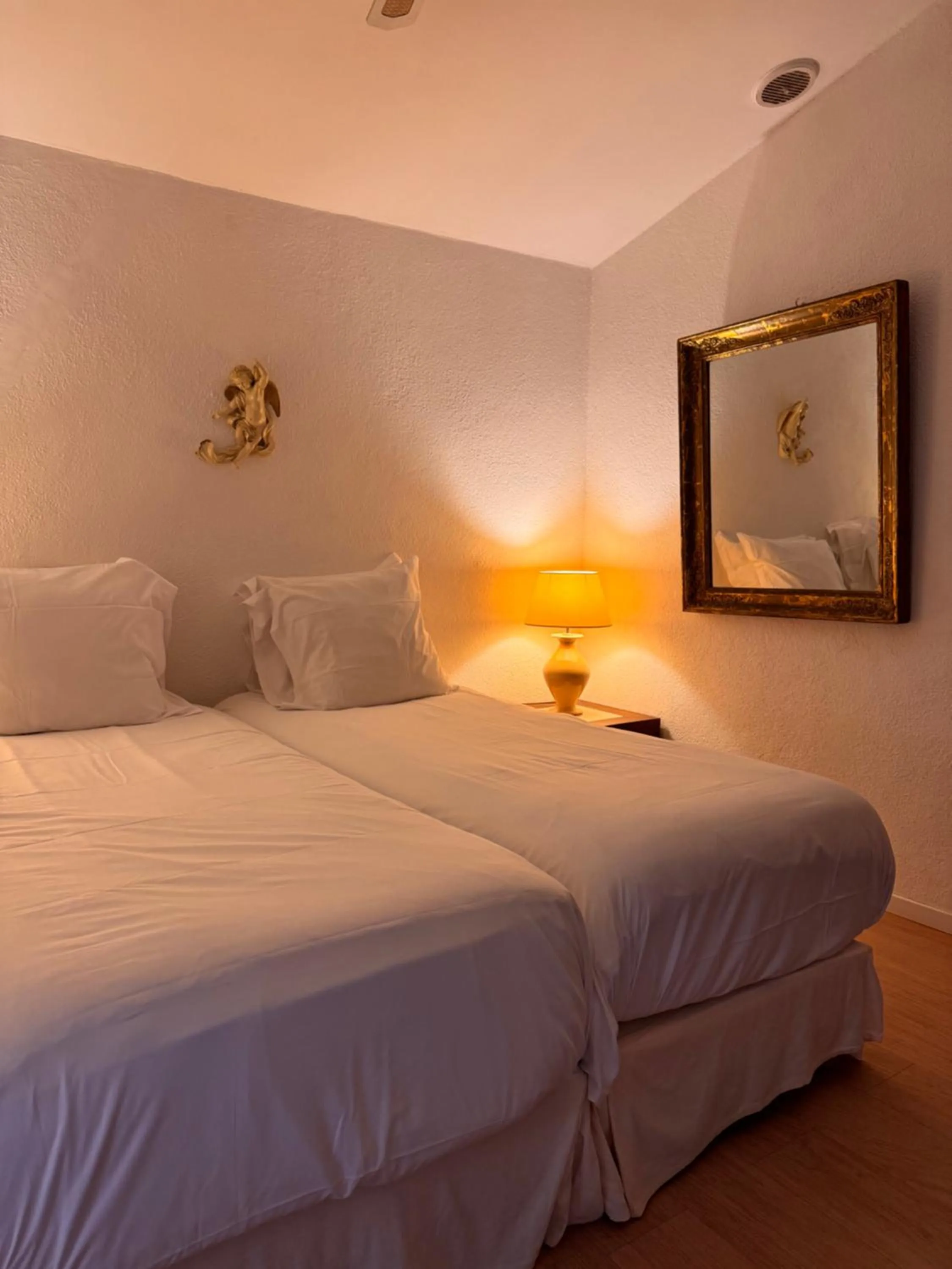 Bed in Hotel-Restaurant Le Moulin De La Camandoule