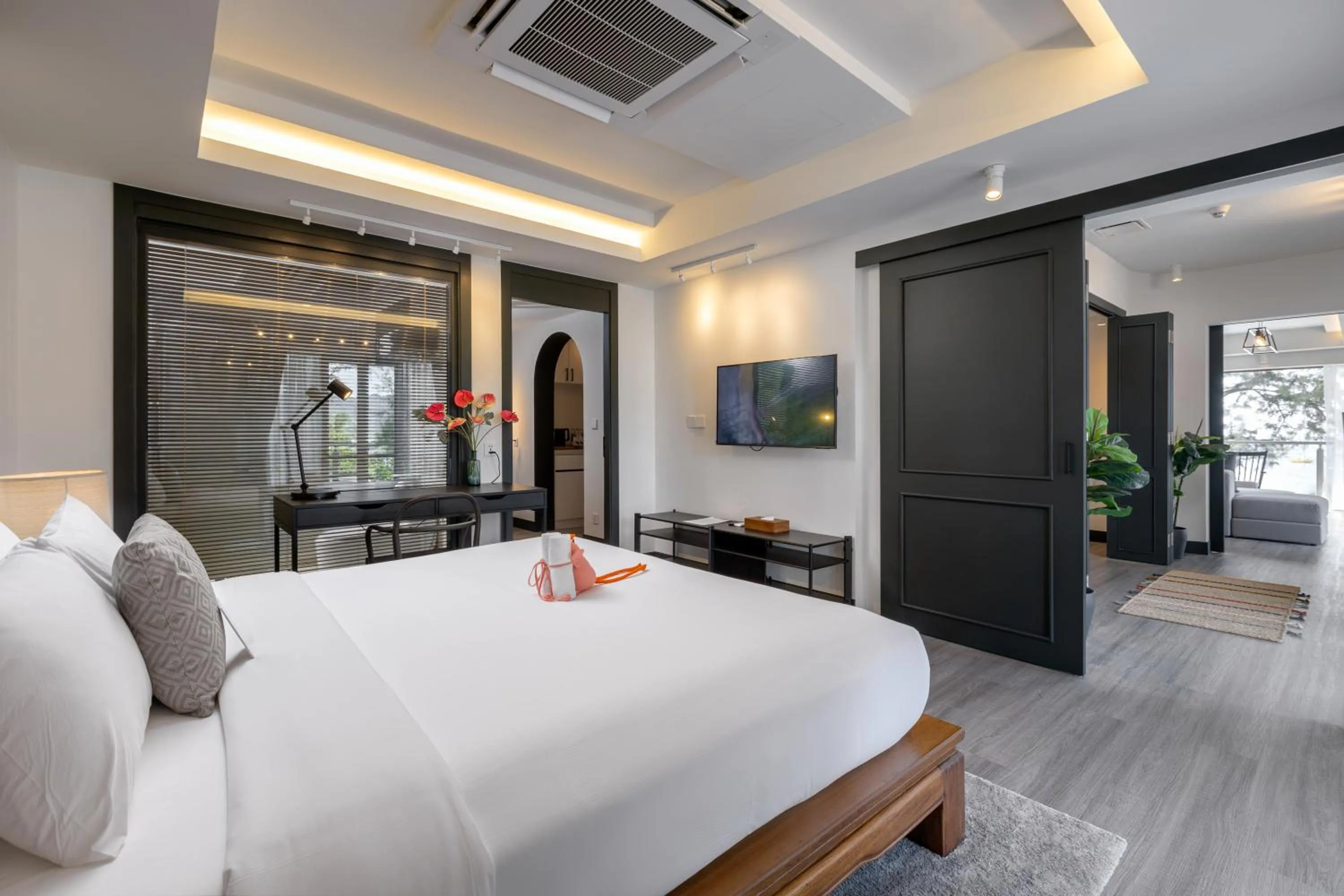 TV and multimedia, Bed in Baan Laimai Beach Resort & Spa - SHA Extra Plus