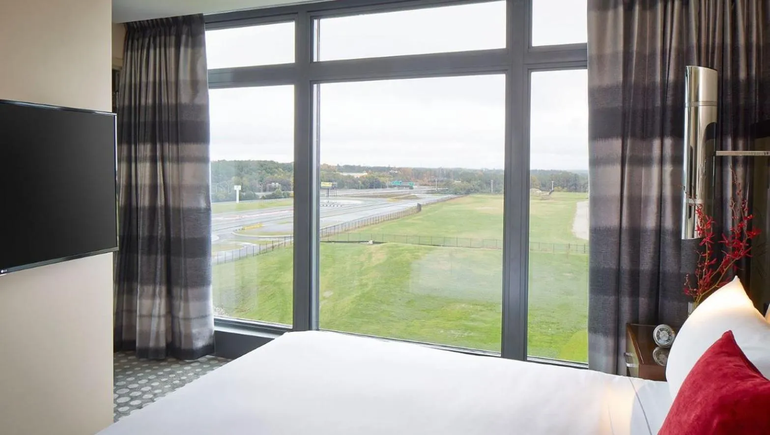 Photo of the whole room, Bed in Kimpton Overland Hotel - Atlanta Airport by IHG