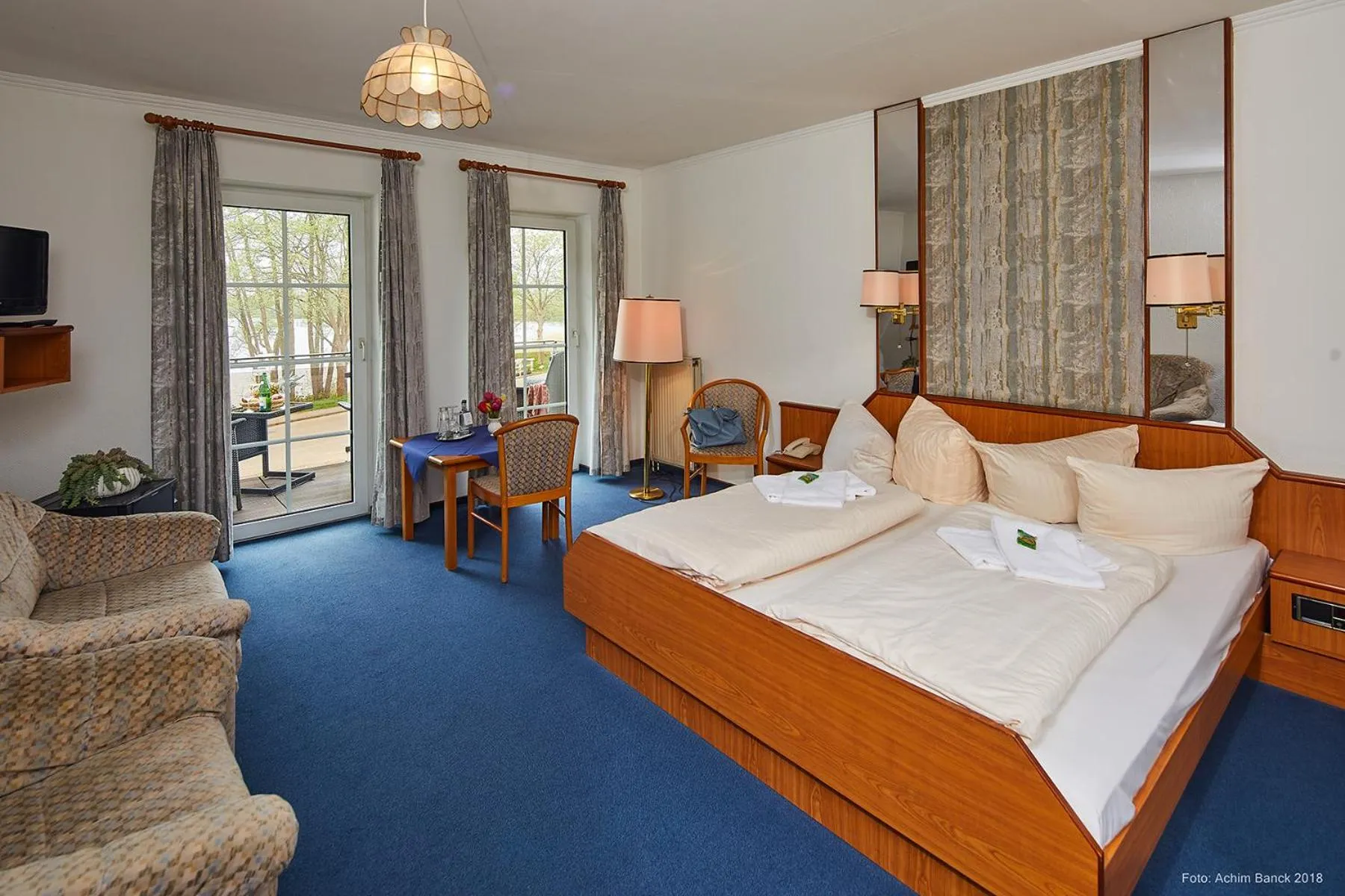 Photo of the whole room, Bed in Seeblick