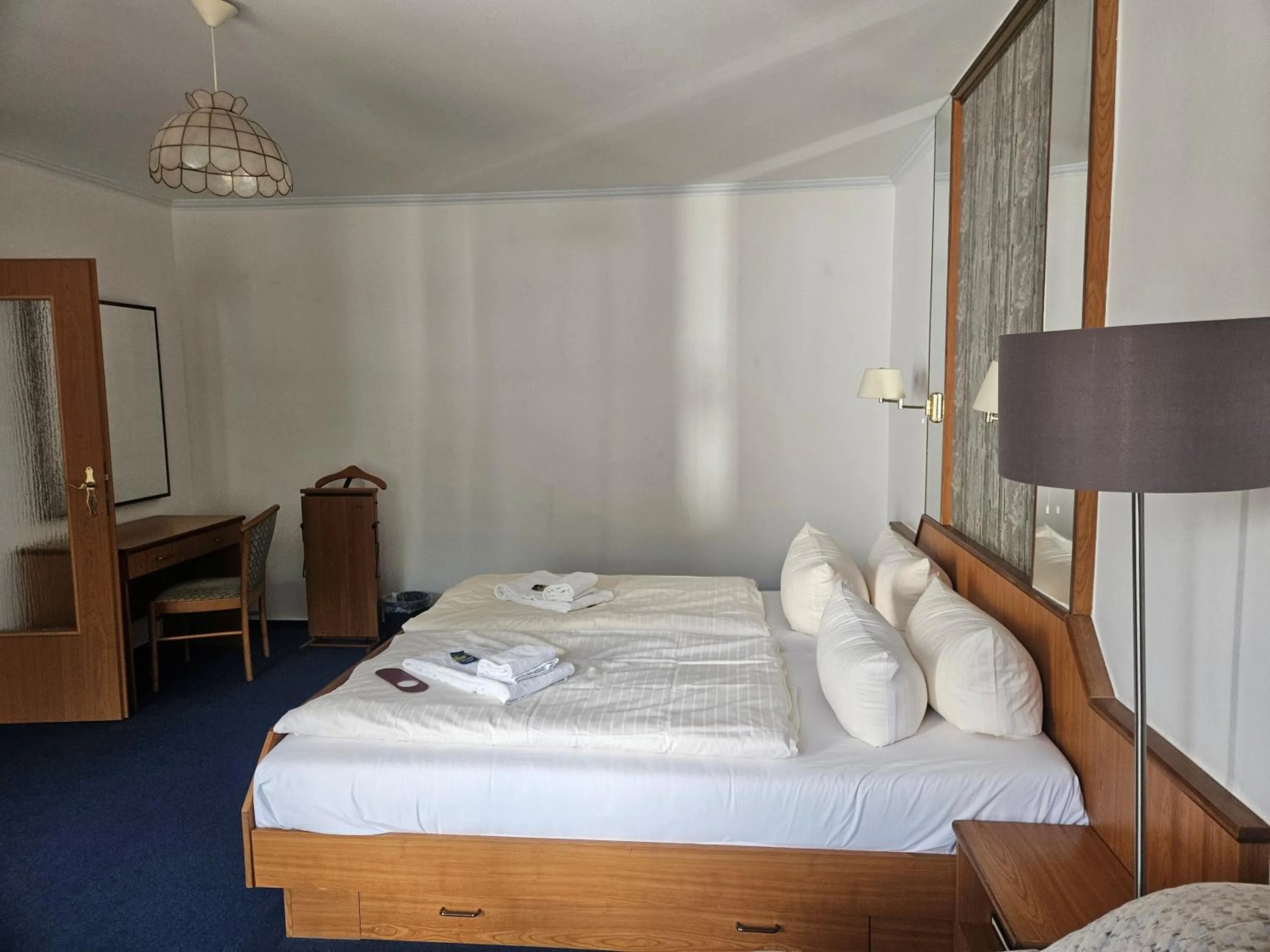 Photo of the whole room, Bed in Seeblick