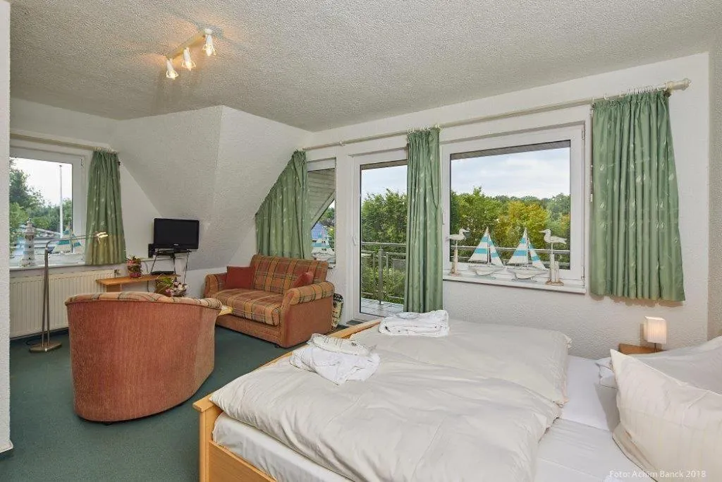 Photo of the whole room, Bed in Seeblick