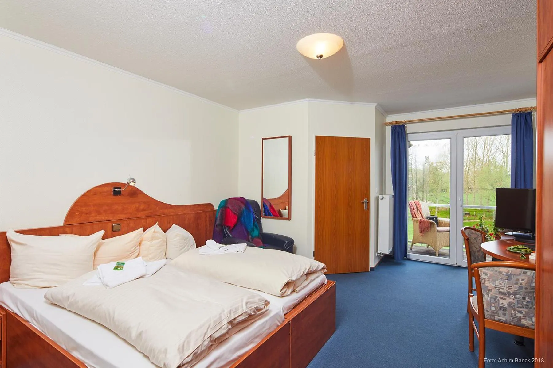 Photo of the whole room, Bed in Seeblick