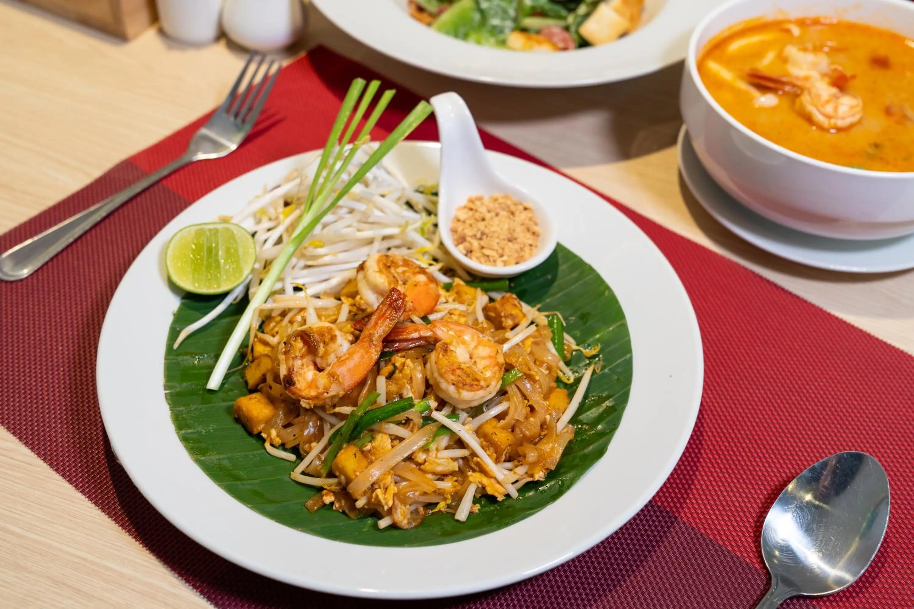 Restaurant/places to eat in Hotel Midtown Ratsada