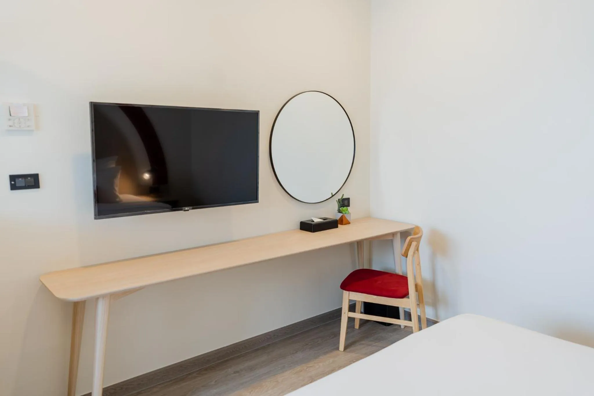 TV and multimedia, Bed in Hotel Midtown Ratsada