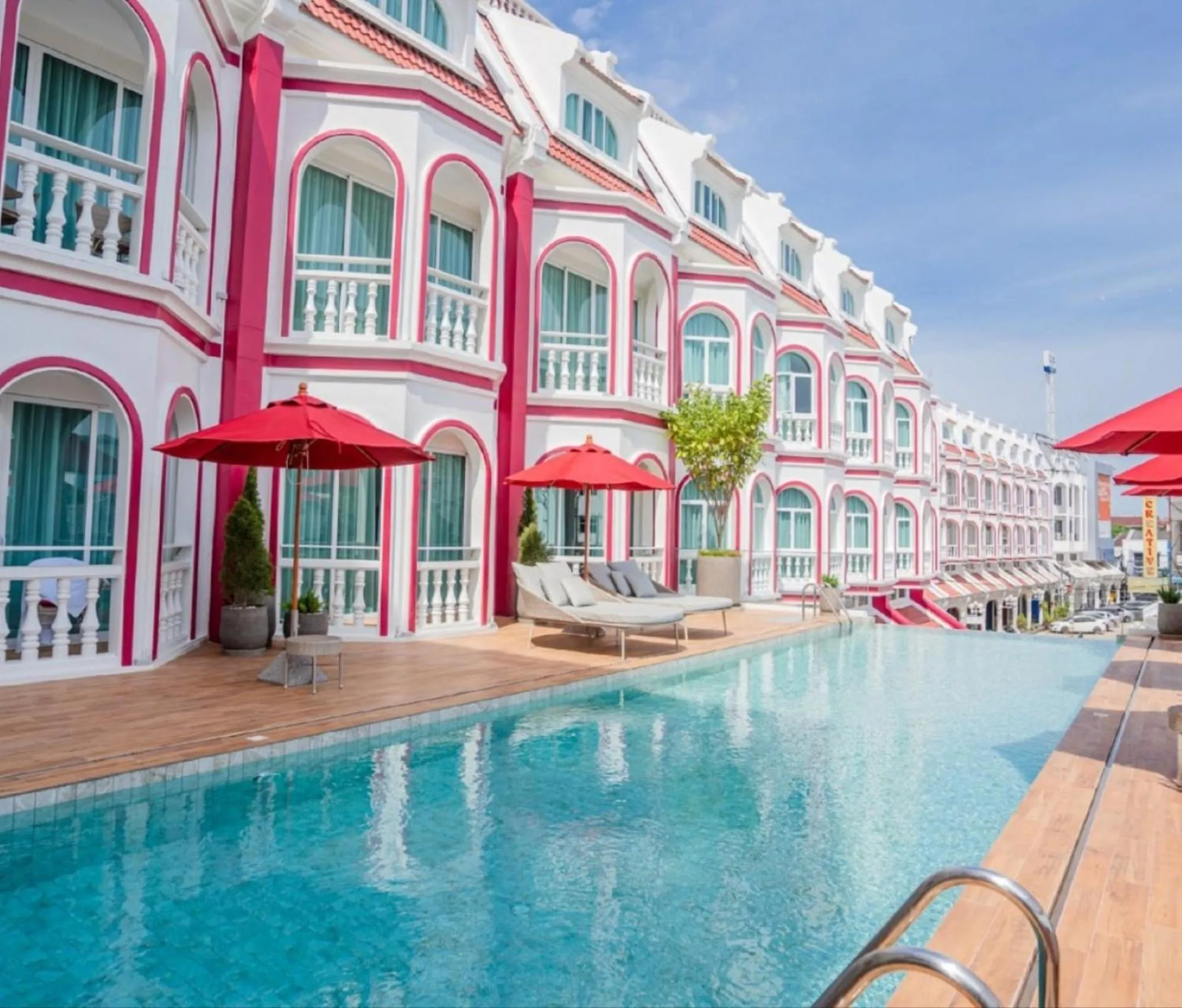 Property building in Hotel Midtown Ratsada