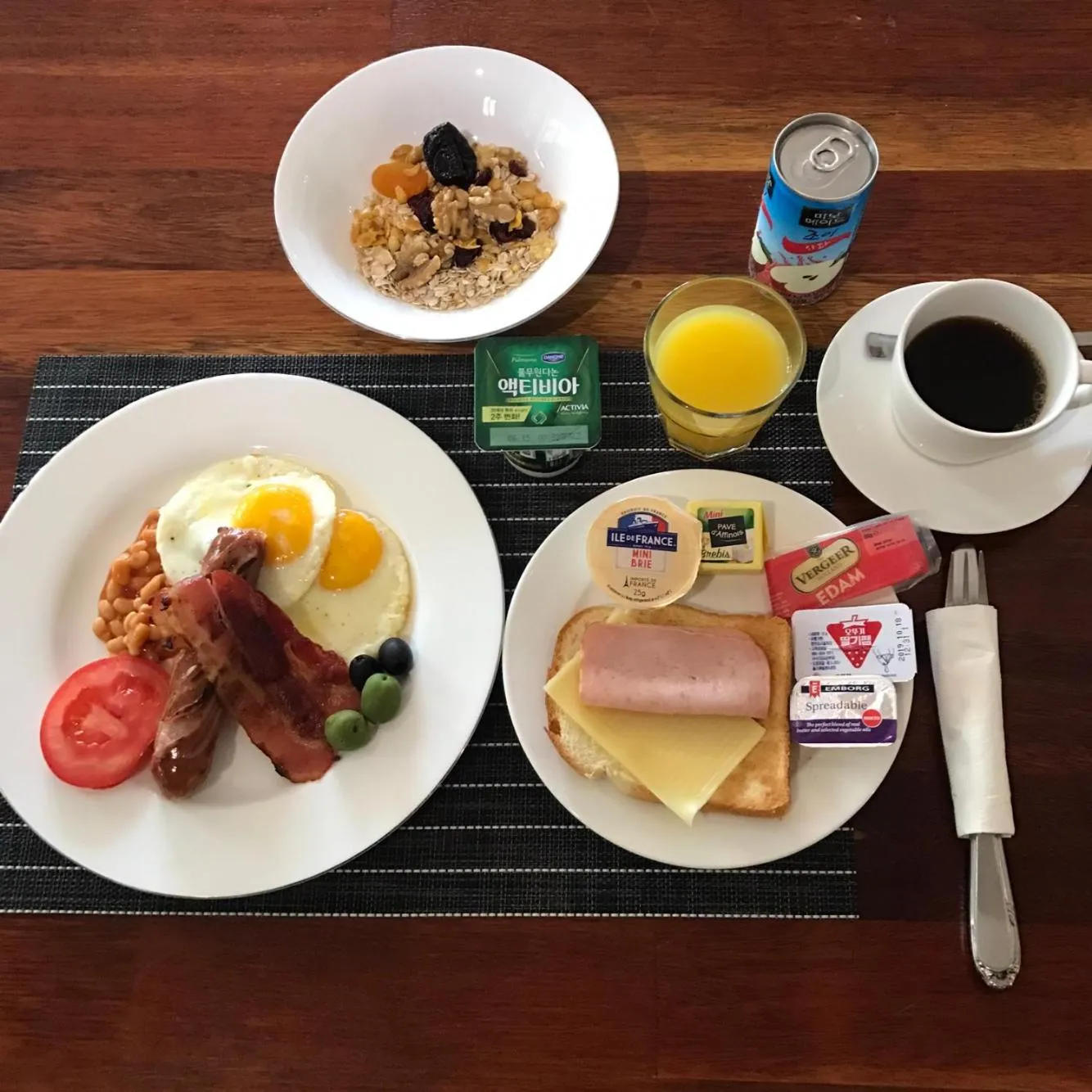 Restaurant/places to eat in GONGGAN Residence Hotel