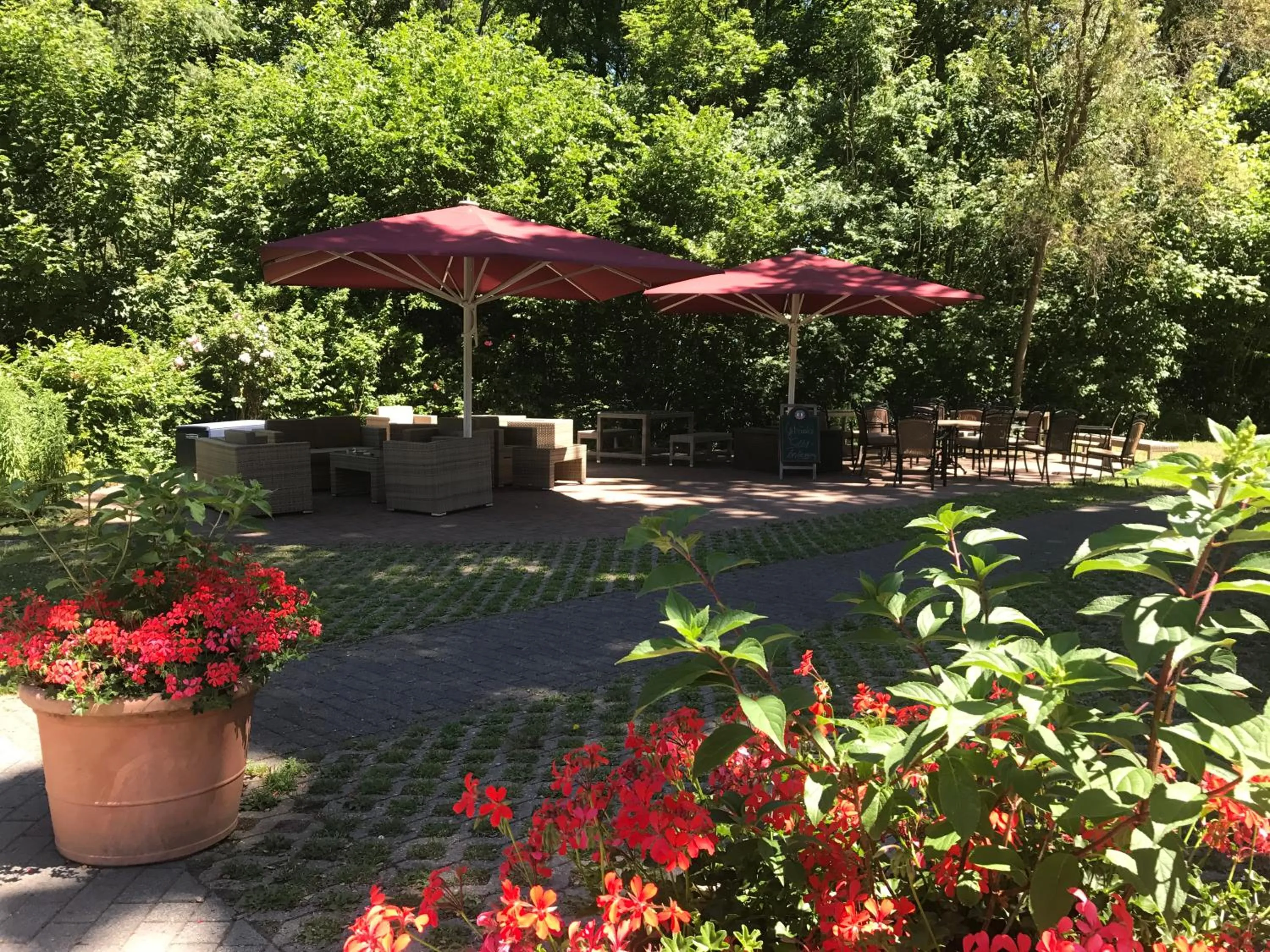 Garden view in Schroeders Stadtwaldhotel