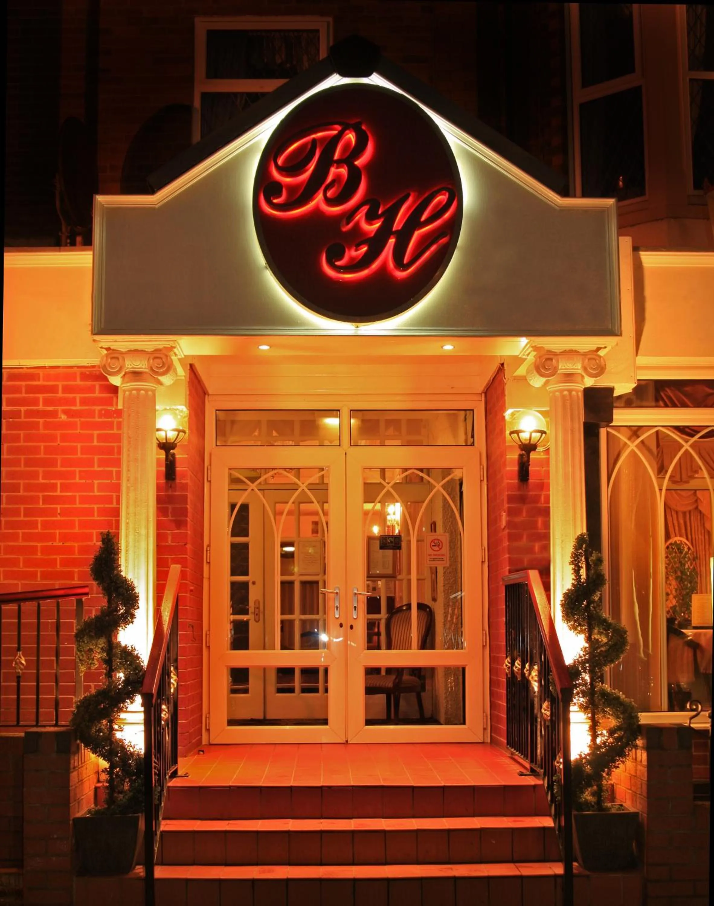 Facade/entrance in Bedford Hotel