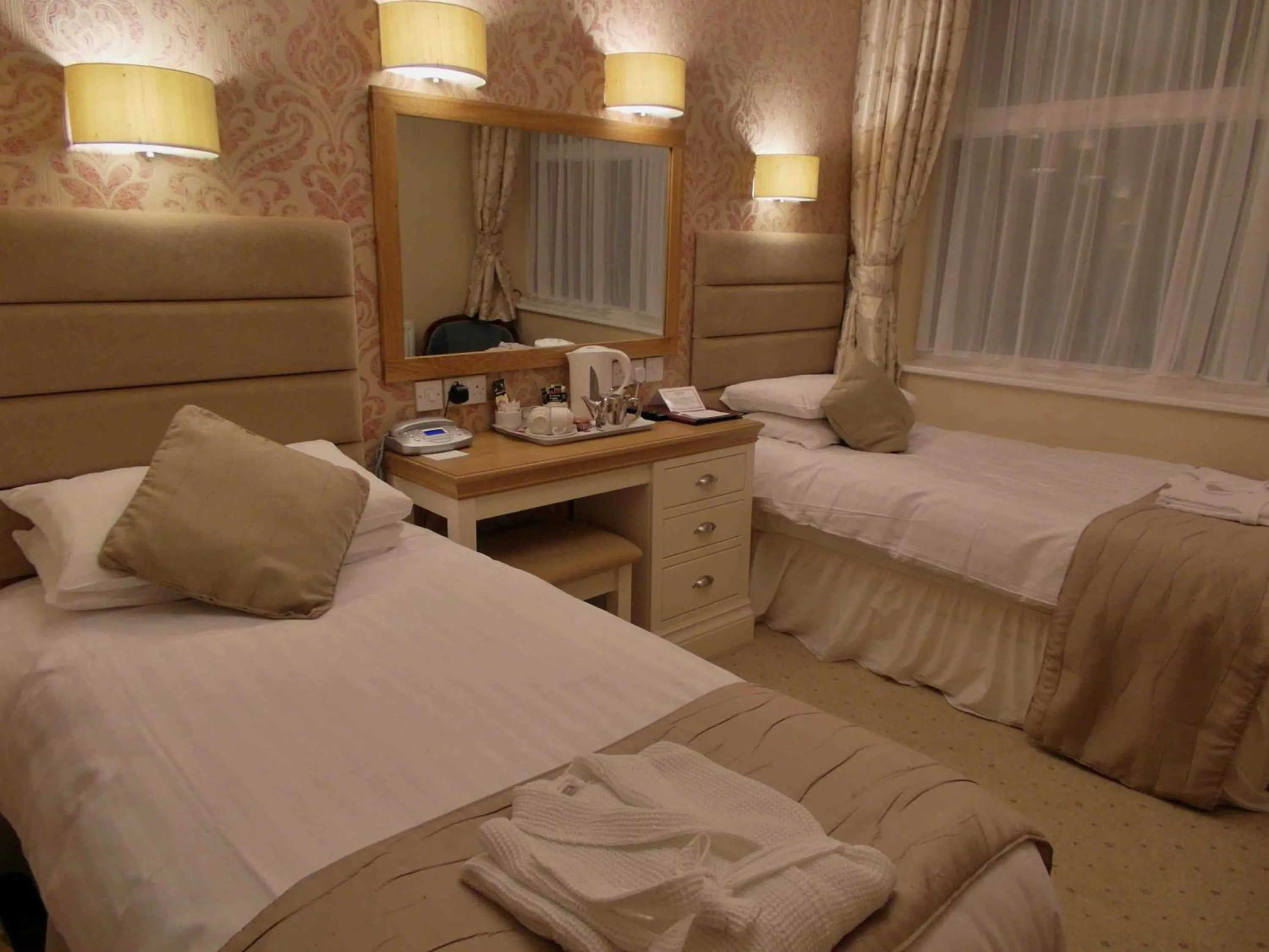 Bedroom, Bed in Bedford Hotel